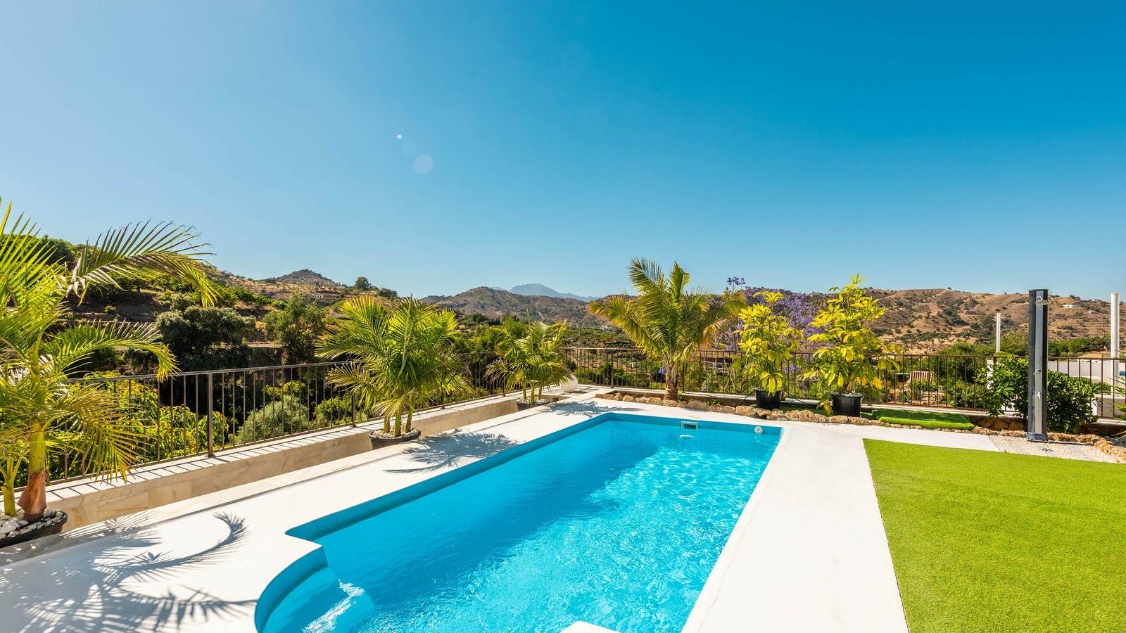Casa Limonar Coín: Spacious 4-Bedroom Apartment with Pool and Sea Views, Valle del Guadalhorce