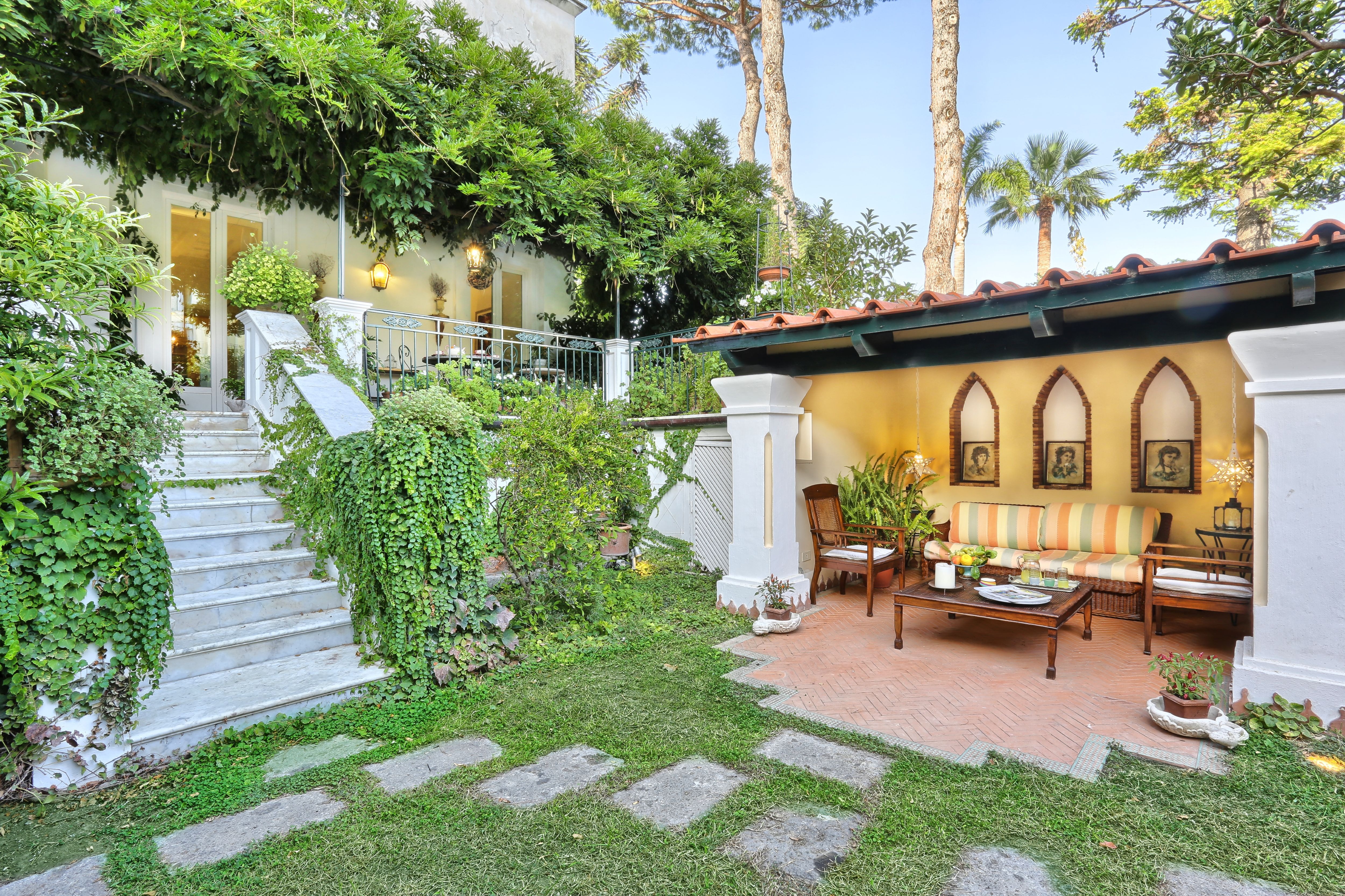 Villa Ambrato Ieranto Sorrento: Elegant 2-Bedroom Apartment with Private Garden, Sorrento