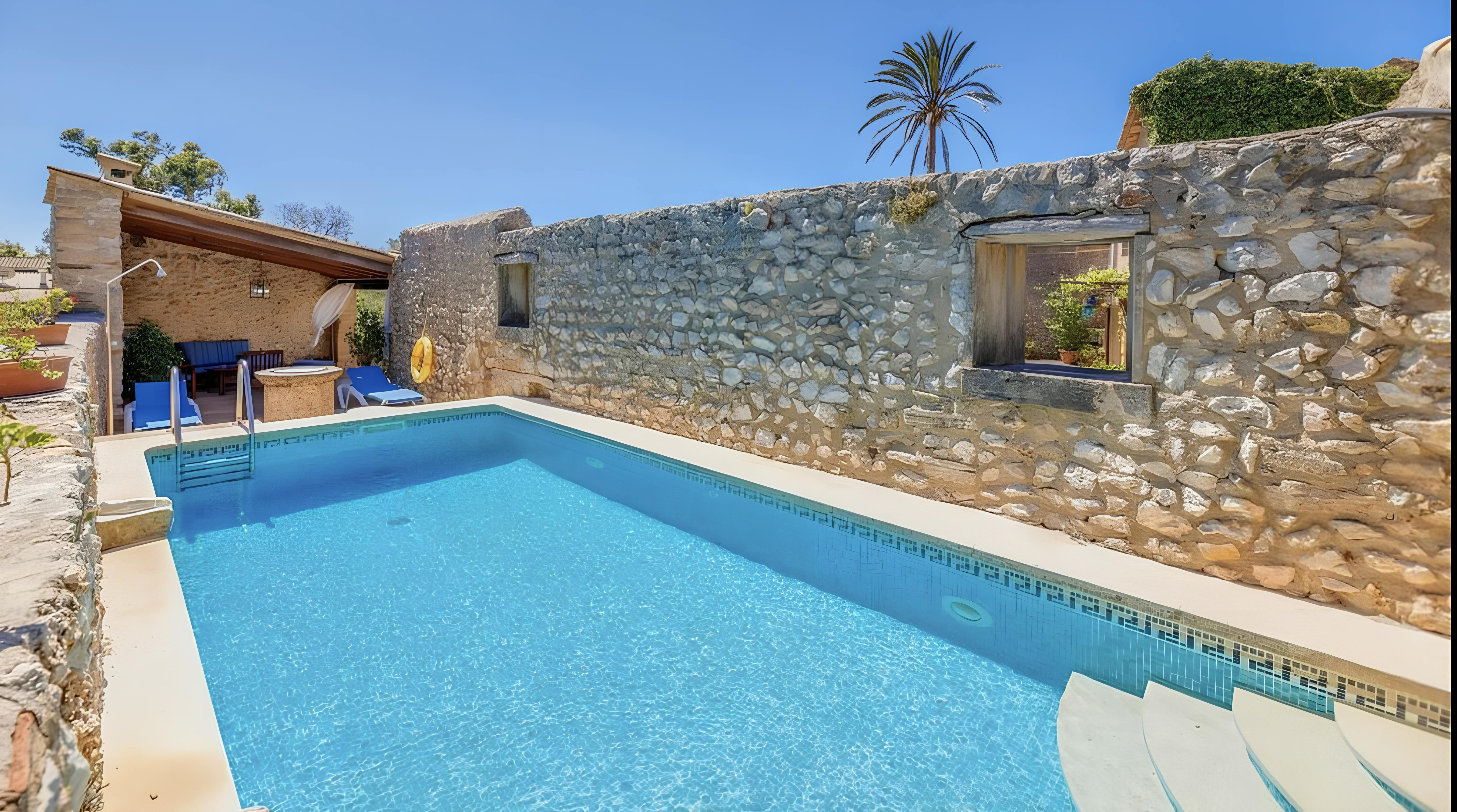 Villa Solano Llenaire Pollença: Luxury 5-Bedroom Apartment with Pool and Sea Views, Pollença