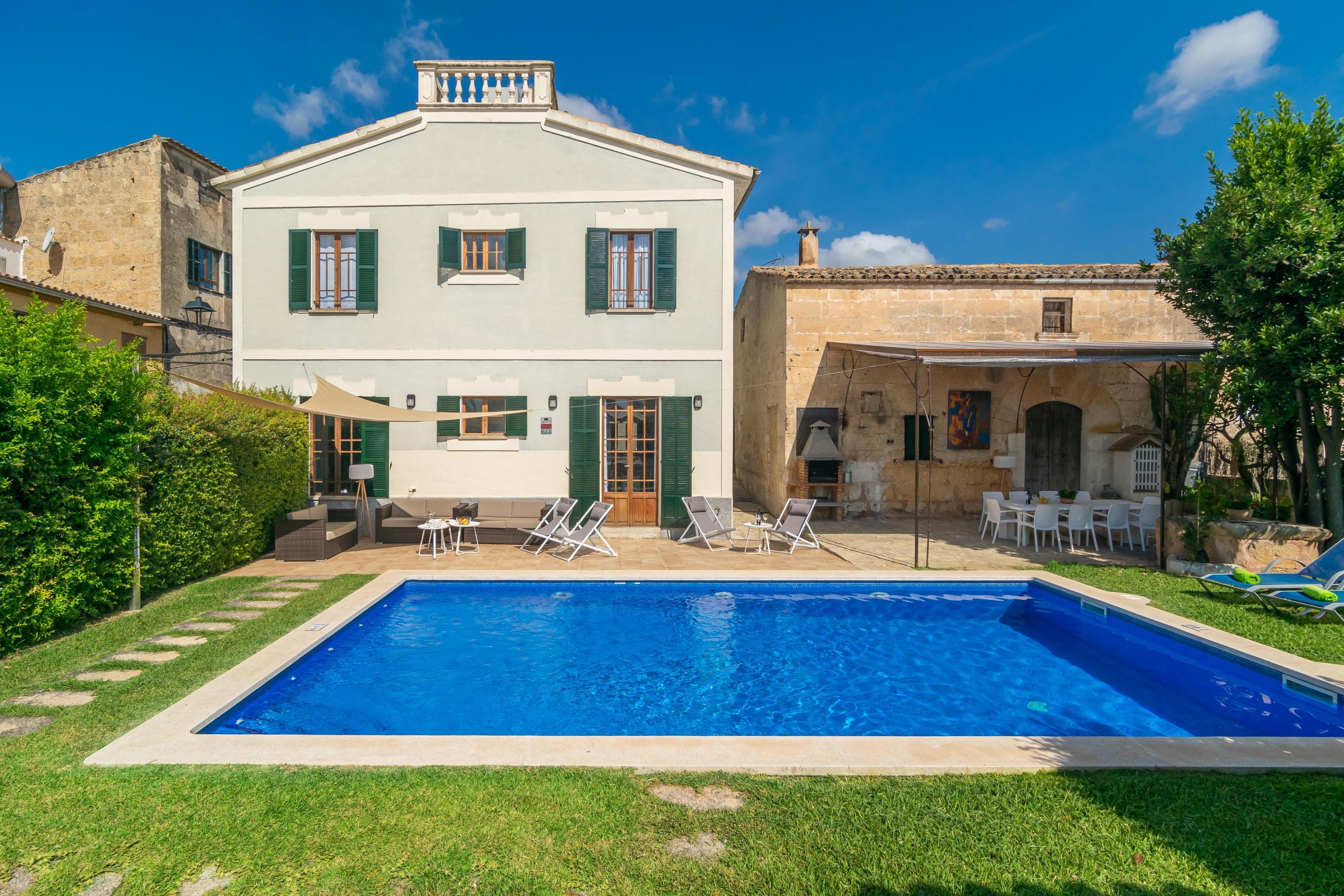 Casa Llubí Tramuntana: Spacious 5-Bedroom Apartment with Private Pool, Pla de Mallorca