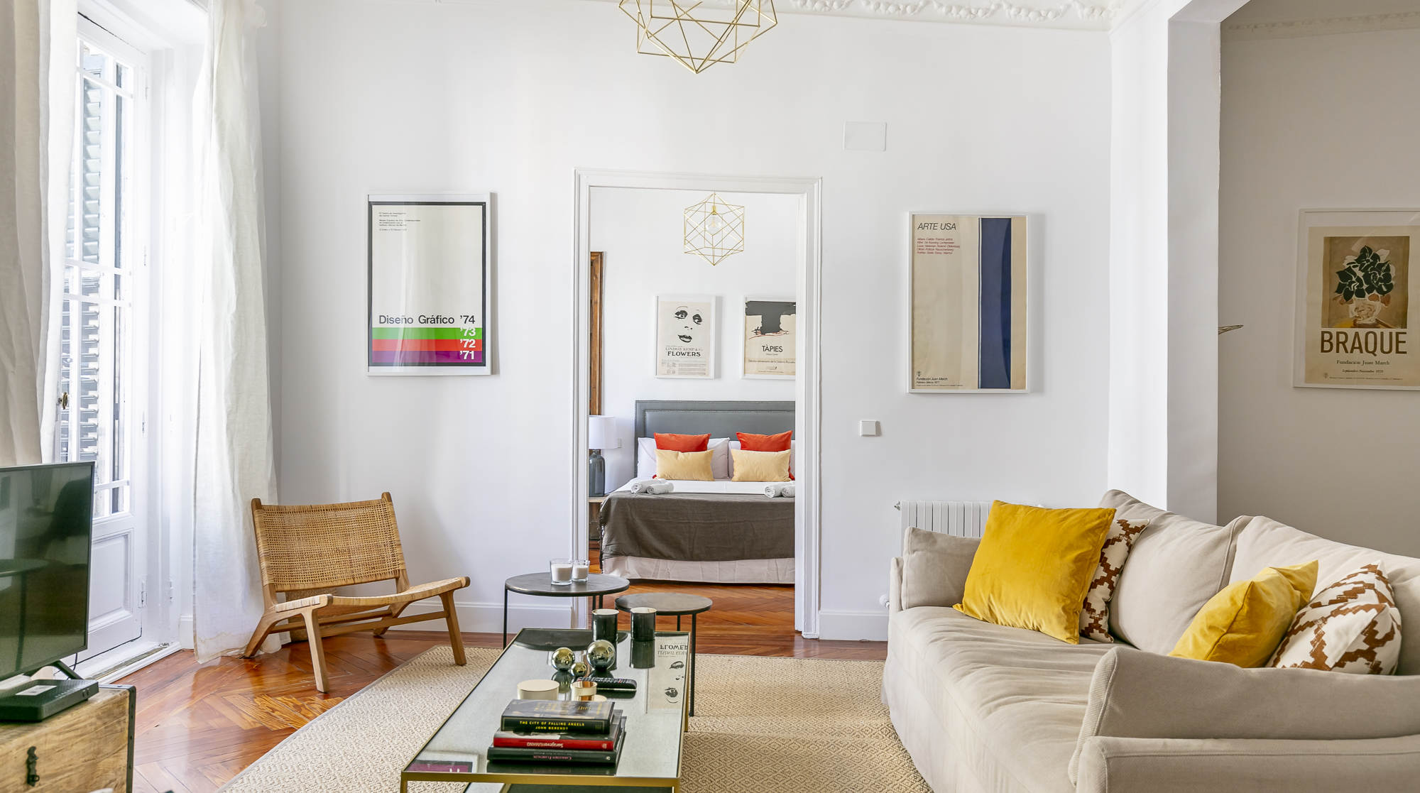 Villa Llevant Huertas Las Letras: Spacious 4-Bedroom Apartment Rental with Air-Con in Las Letras, Madrid