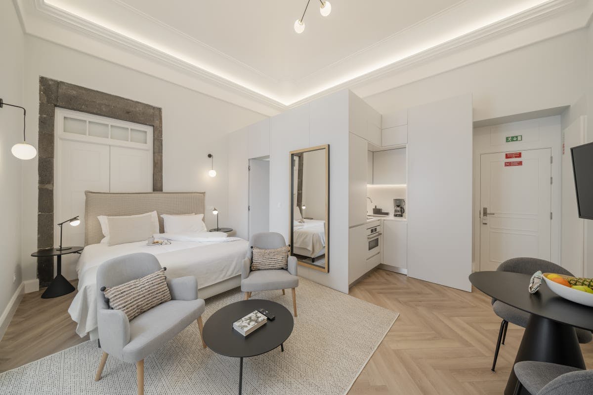 Casa Madalena Funchal: Chic 1-Bedroom Apartment with Seaview and Air-Con in Funchal