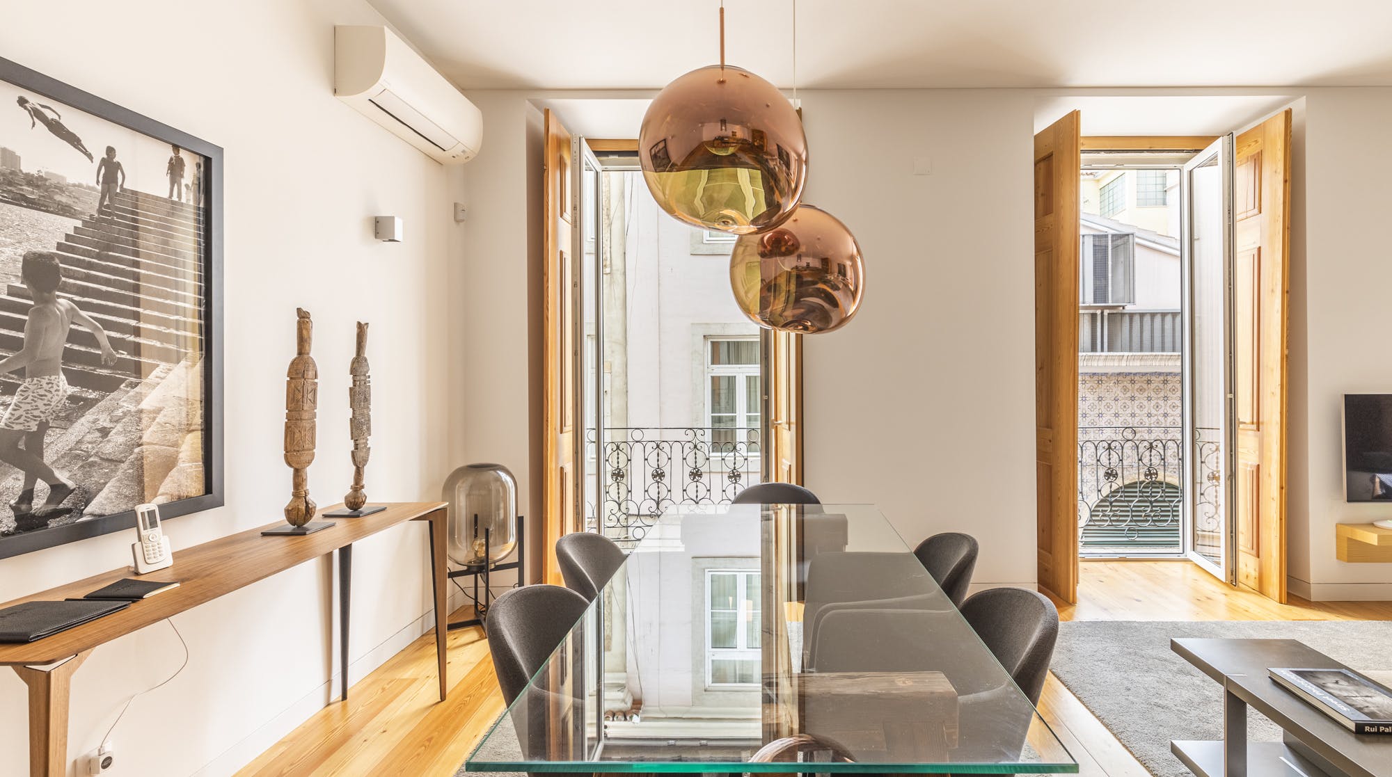 Villa Nortada São Bento Chiado: Stylish 2-Bedroom Apartment Rental with Sea Views in Chiado Lisbon