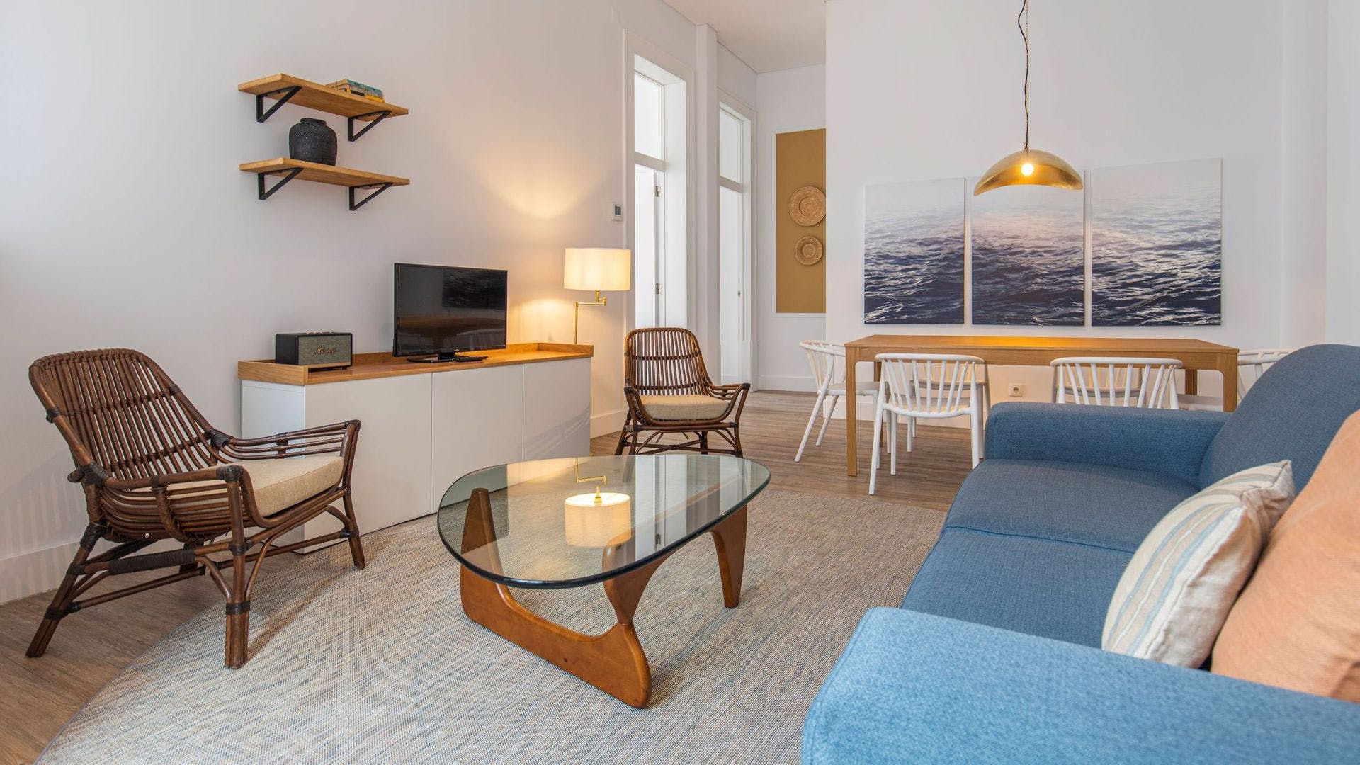 Casa Madragoa Santos: Elegant 2-Bedroom Apartment with Seaview, Lisbon