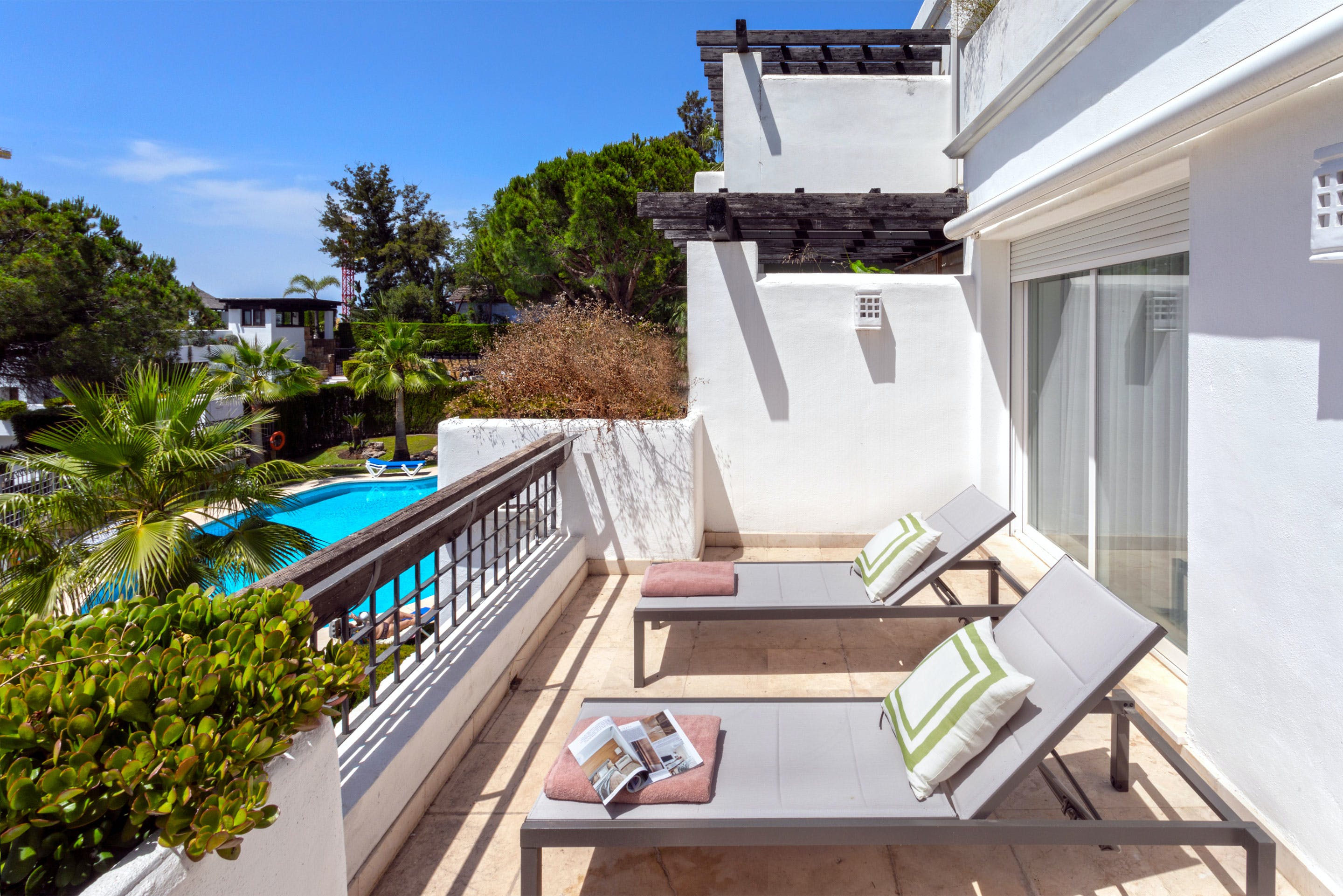 Casa Madroño Marbella: Chic 2-Bedroom Apartment with Pool and Seaviews, Marbella