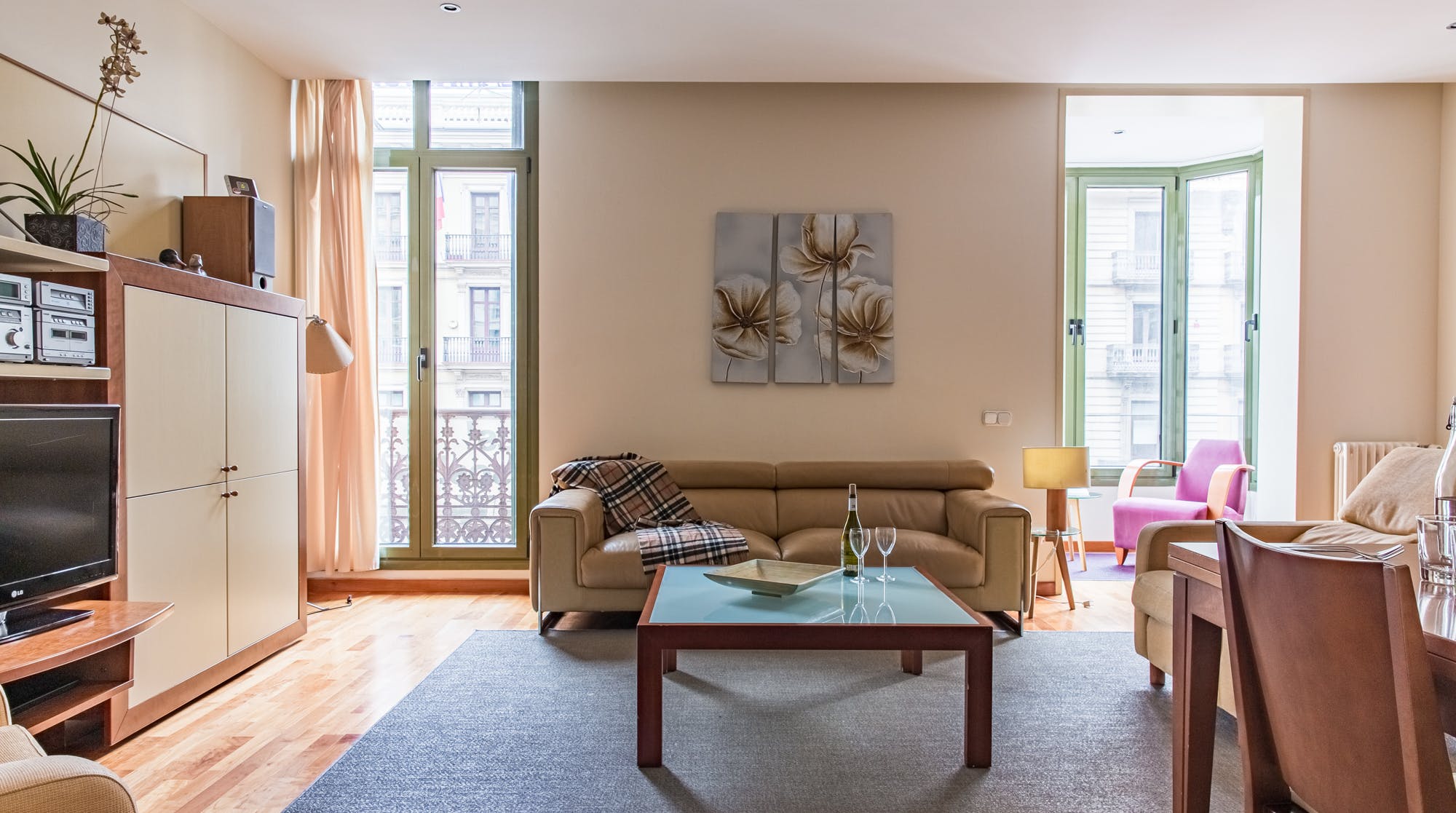 Casa Mandri Eixample: Chic 3-Bedroom Apartment with Sea Views and Air Conditioning, Eixample Barcelona