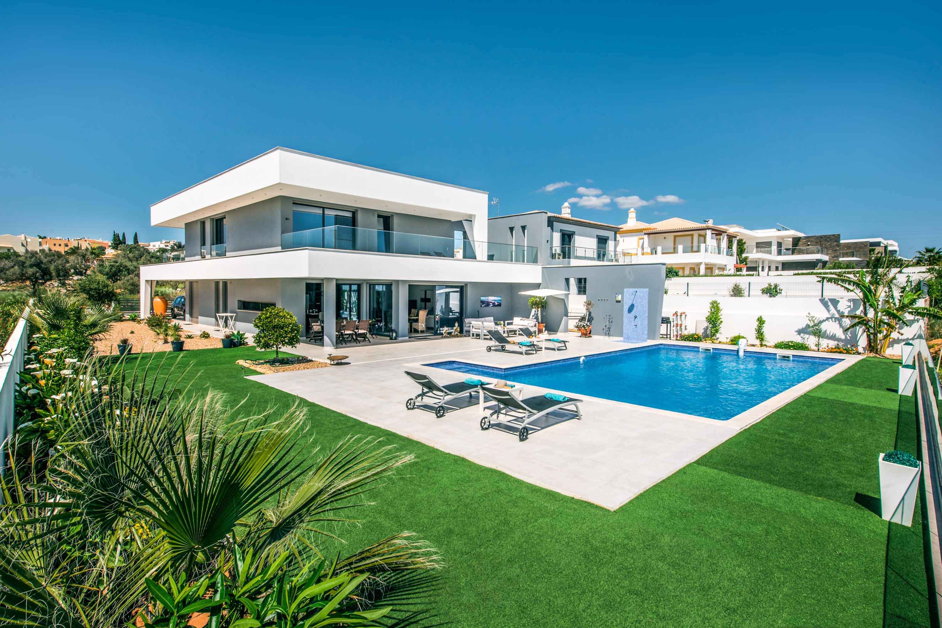 Casa Medronho Guia: Stylish 3-Bedroom Apartment with Sea Views, Apartment Rental Guia Algarve