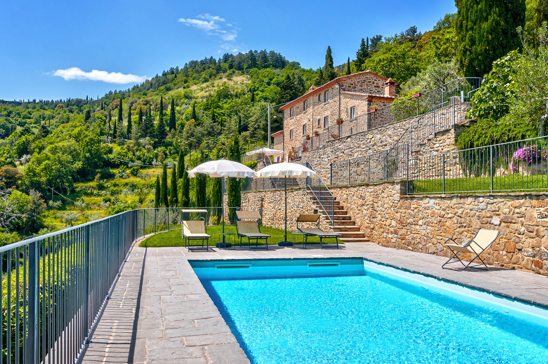 Casa Melone Cortona: 5-Bedroom Luxury Villa Rental with Private Pool and Air-Con, Cortona Tuscany