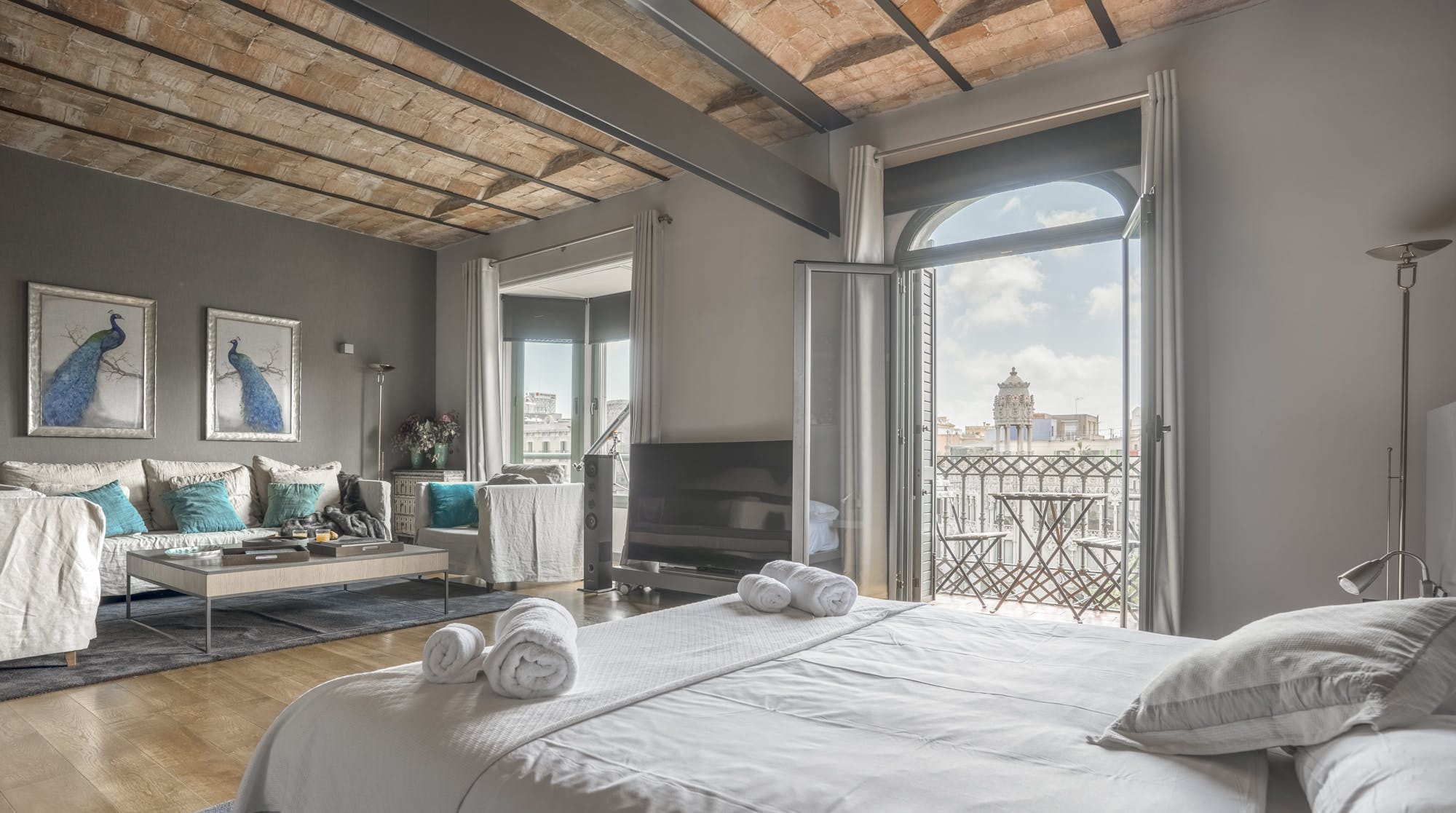 Villa Bermejo Hospital Eixample: Luxury 5-Bedroom Apartment with Seaviews, Eixample