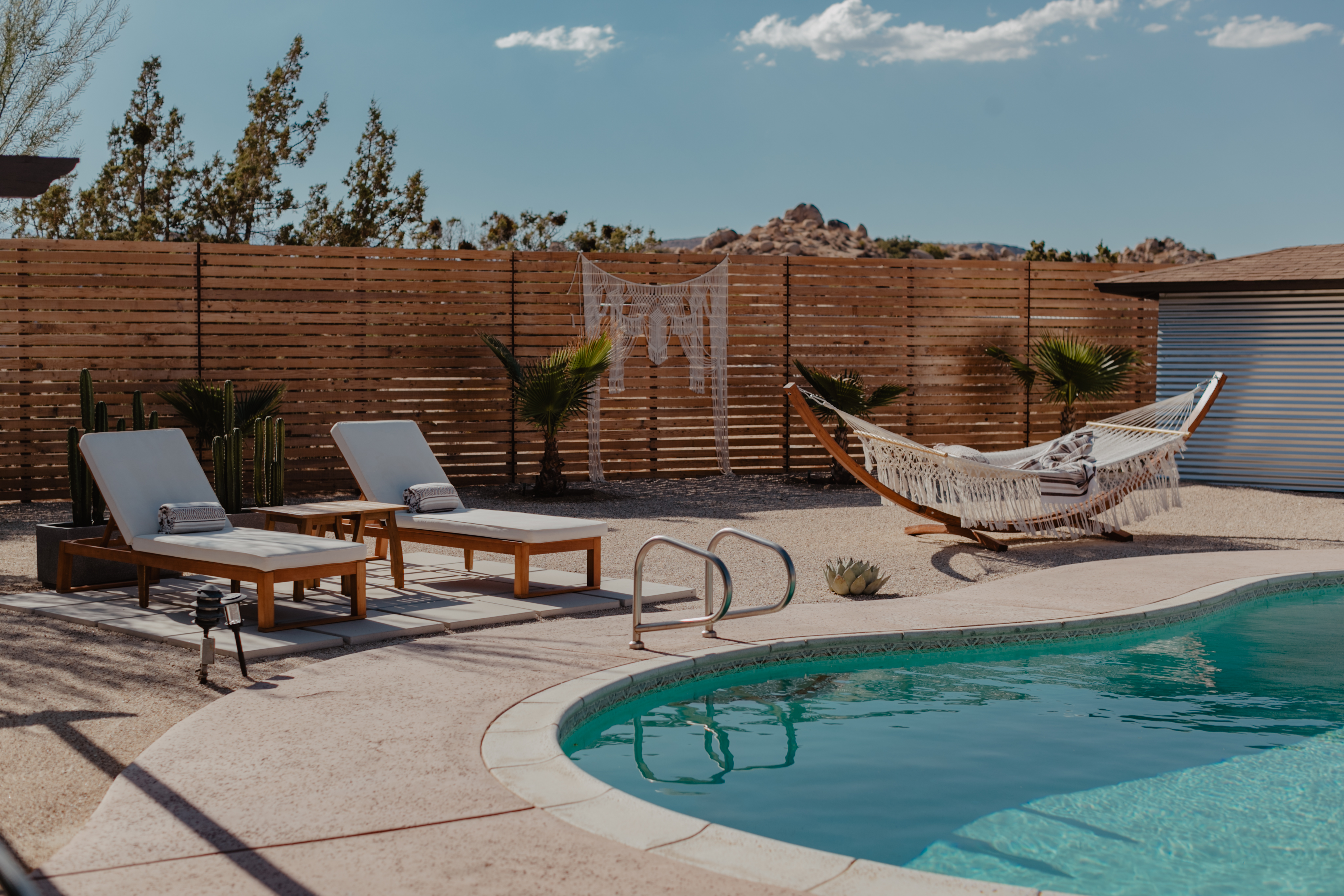 Casa Mojave Yucca Valley: Luxury 3-Bedroom Apartment with Hot Tub and Pool, Yucca Valley