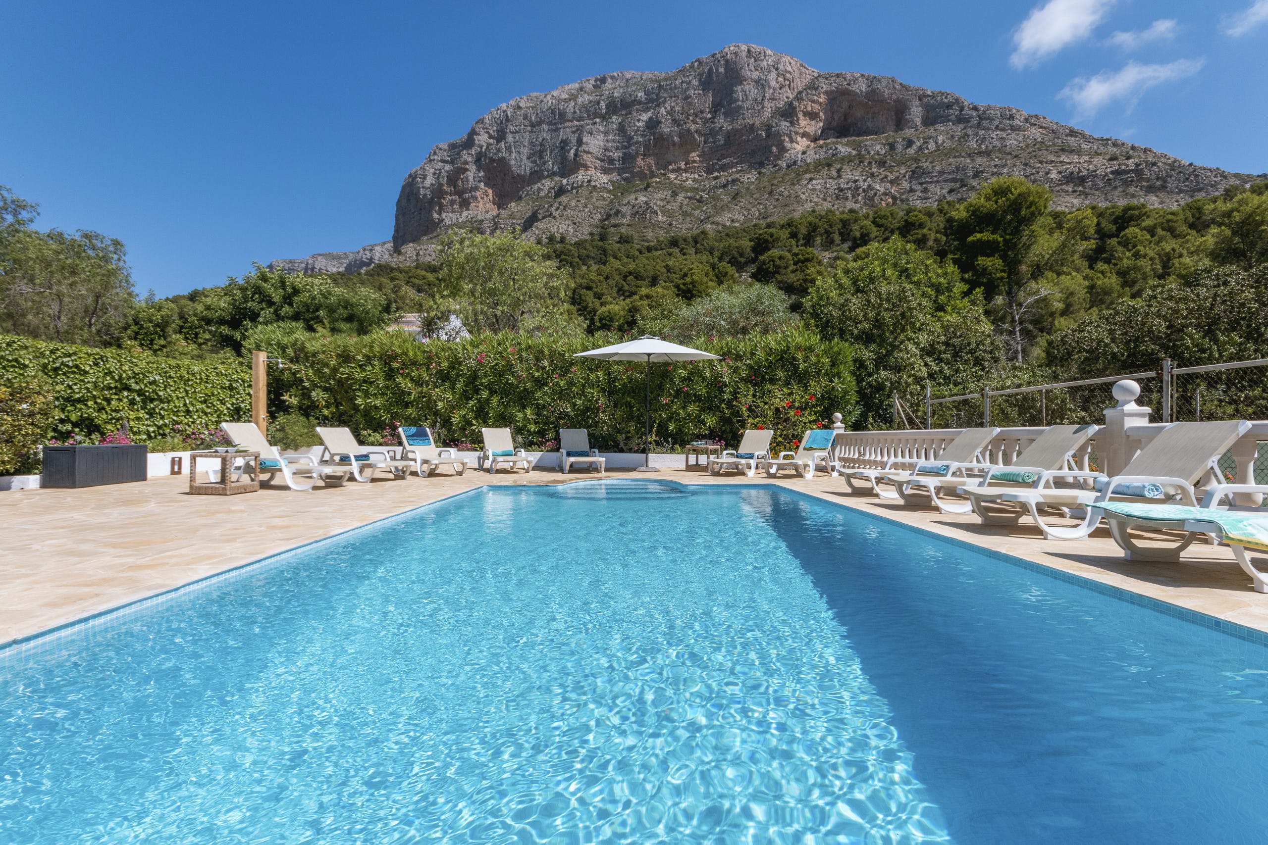 Villa Llevant Granadella Jávea: Spacious 6-Bedroom Apartment with Pool and Tennis Court, Jávea
