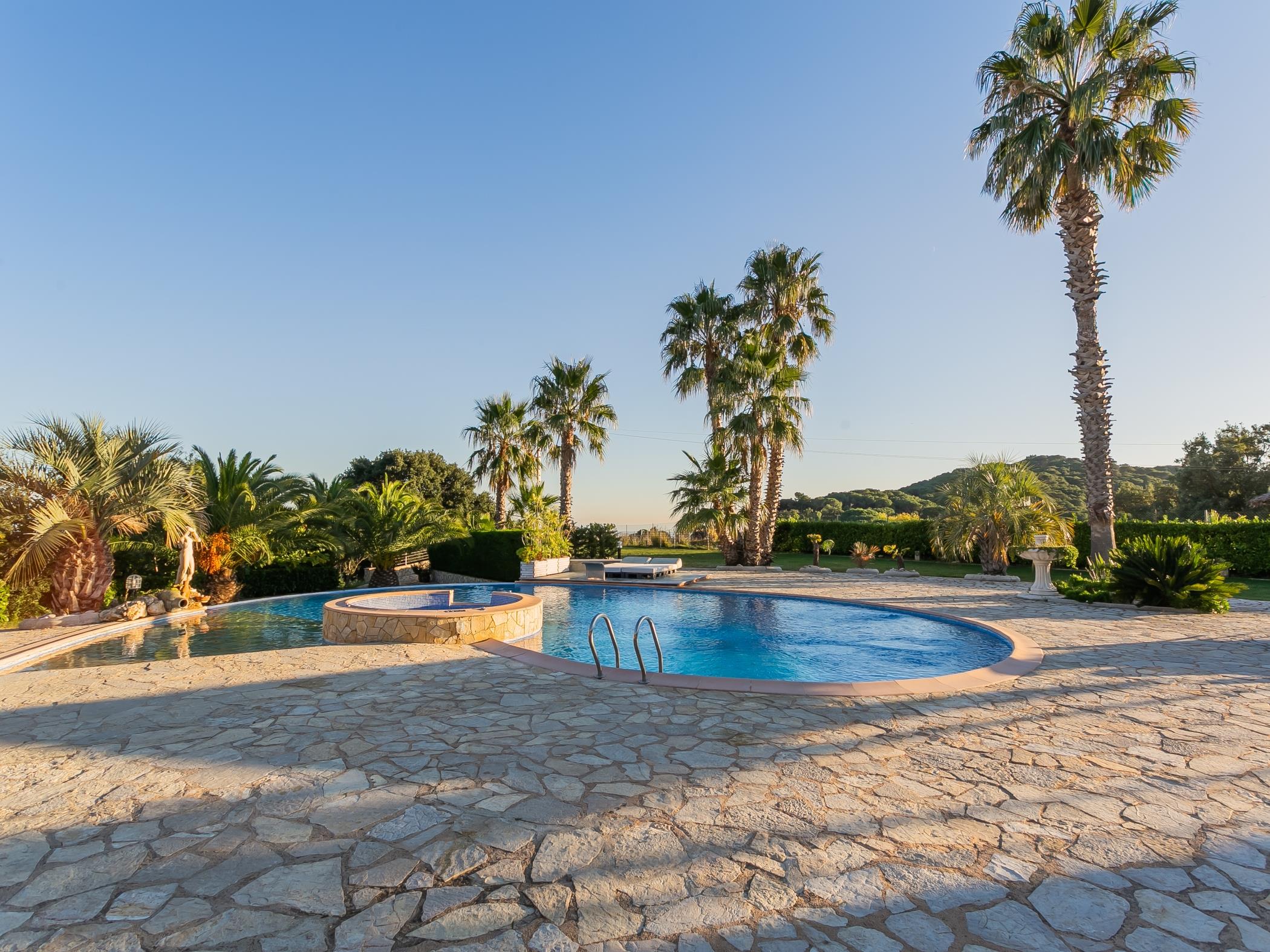 Villa Bermejo Montbau Barcelona Spain: Spacious 5-Bedroom Luxury Apartment with Pool and Sauna, Barcelona