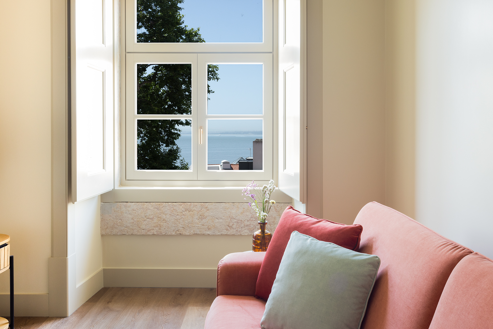 Villa Safira Madragoa Alfama: Chic 2-Bedroom Apartment with River Views, Apartment Rental Alfama Lisbon