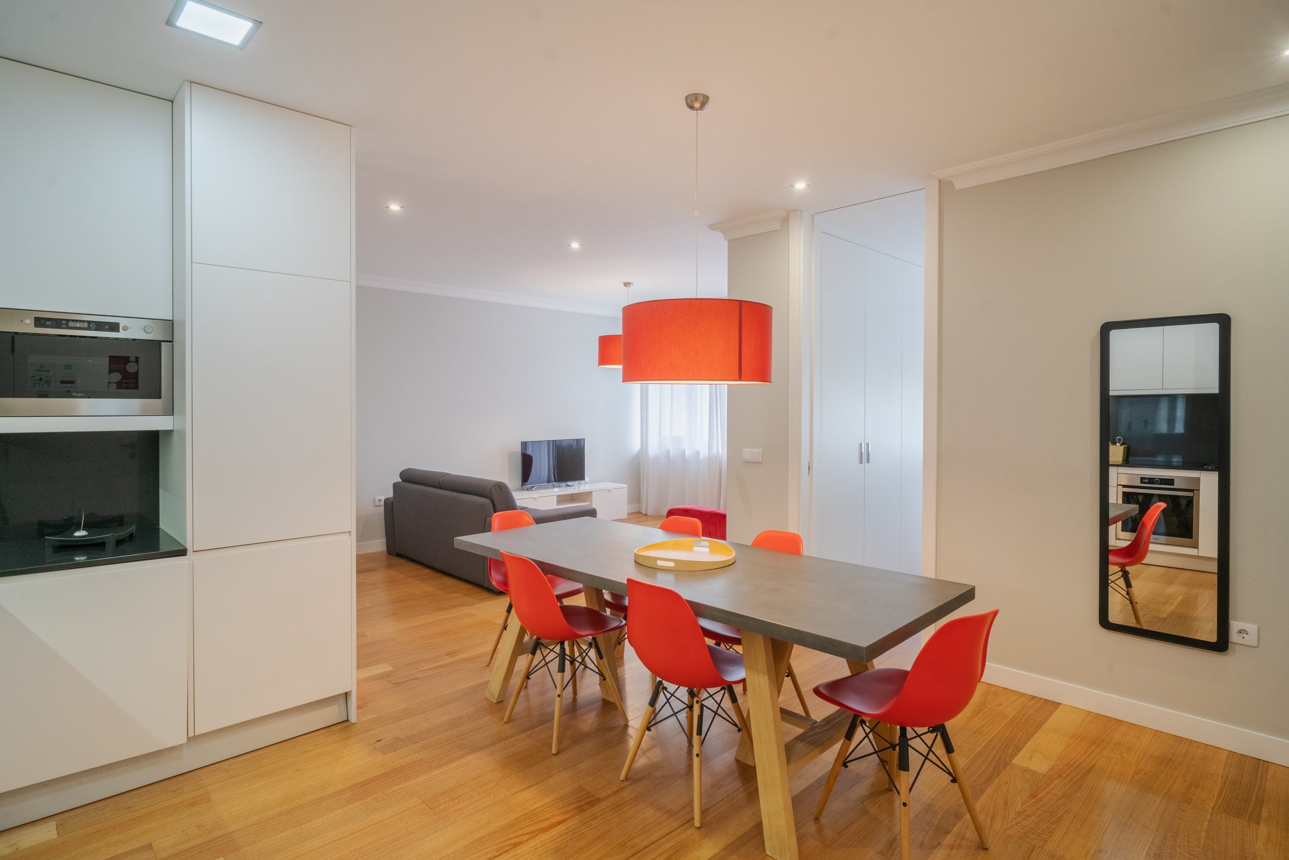 Casa Mouraria Bolhão: Spacious 5-Bedroom Apartment with Seaview and Air-Con, Porto Bolhão
