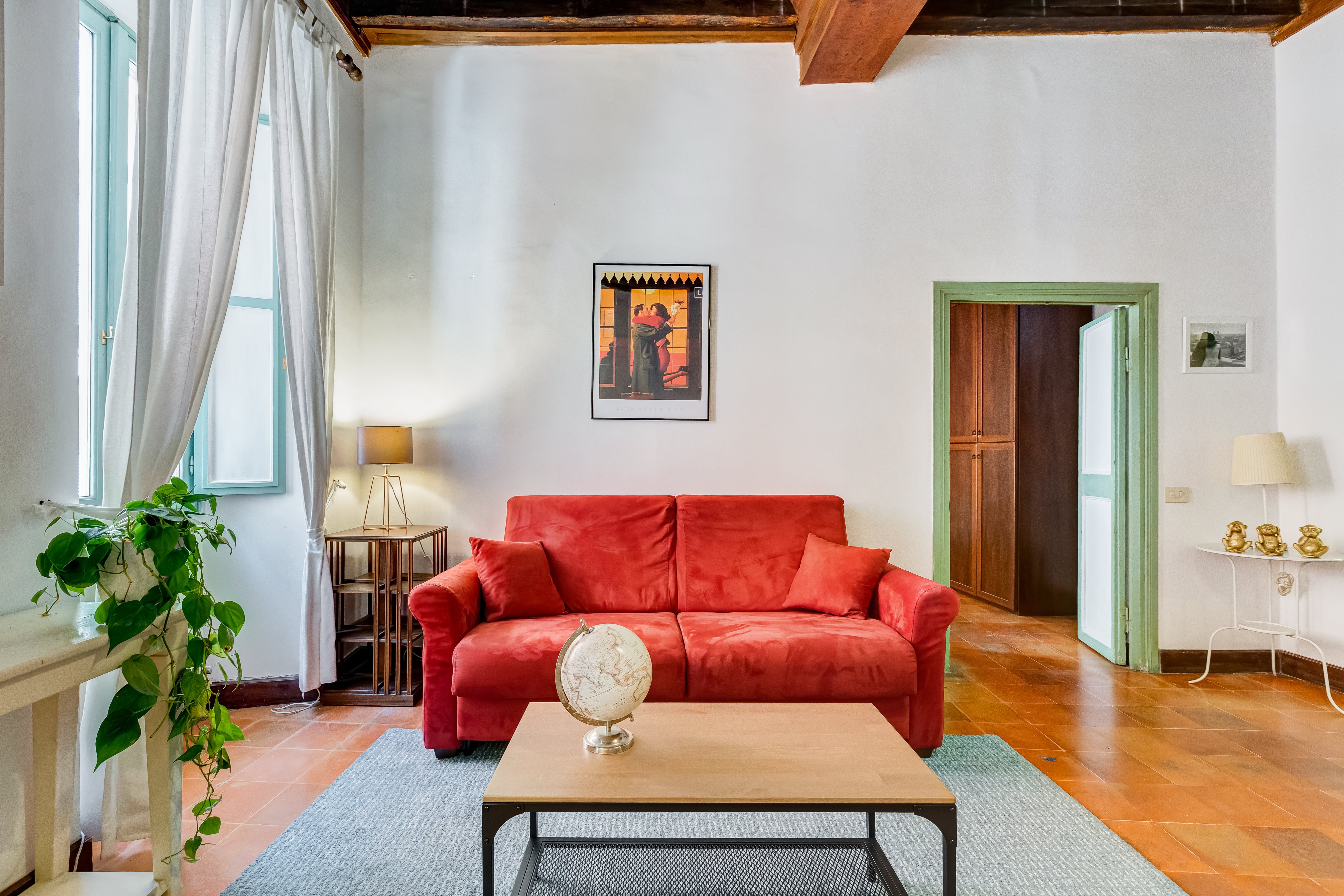 Casa Nomentana Roma: Chic 1-Bedroom Apartment Rental with Air-Con, Pantheon Rome