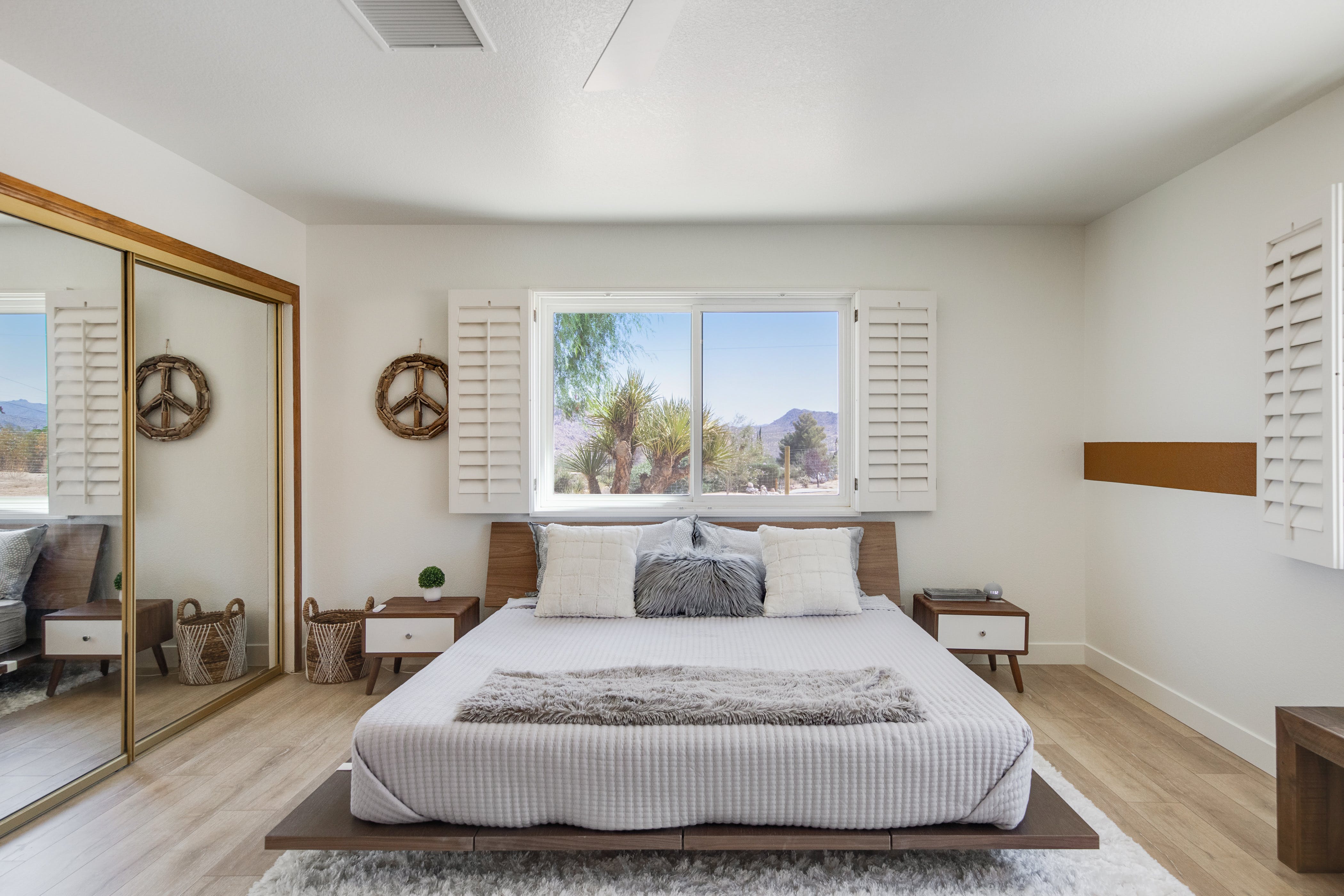 Villa Zephyros Wonderland Joshua Tree: Chic 3-Bedroom Apartment Rental with Hot Tub and Pool, Joshua Tree
