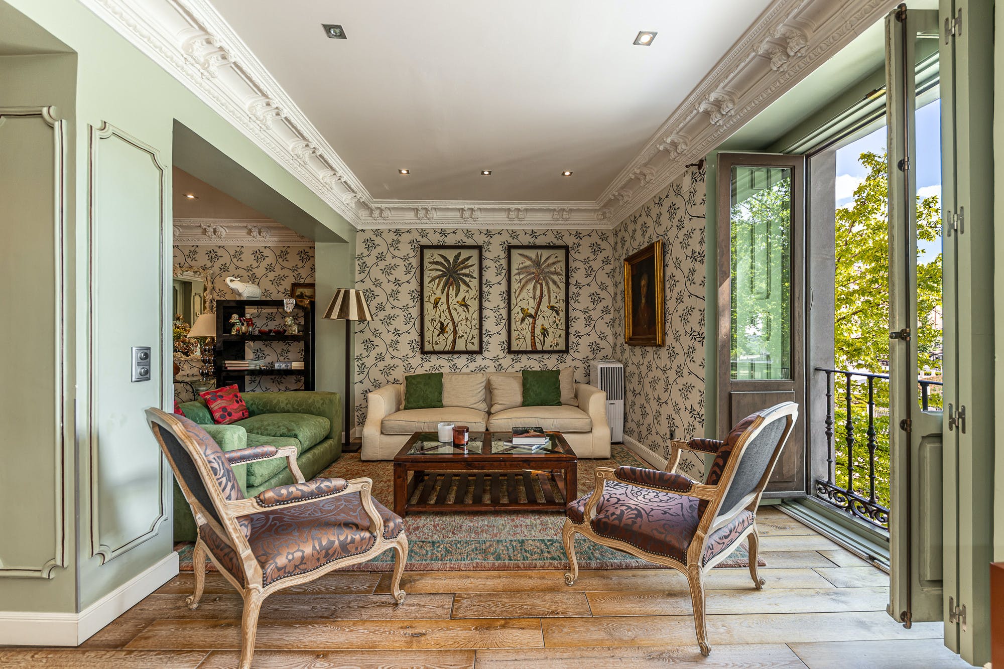 Casa Oriente Madrid: Stylish 2-Bedroom Apartment Rental with Stunning Views, Opera y Palacio Real Madrid
