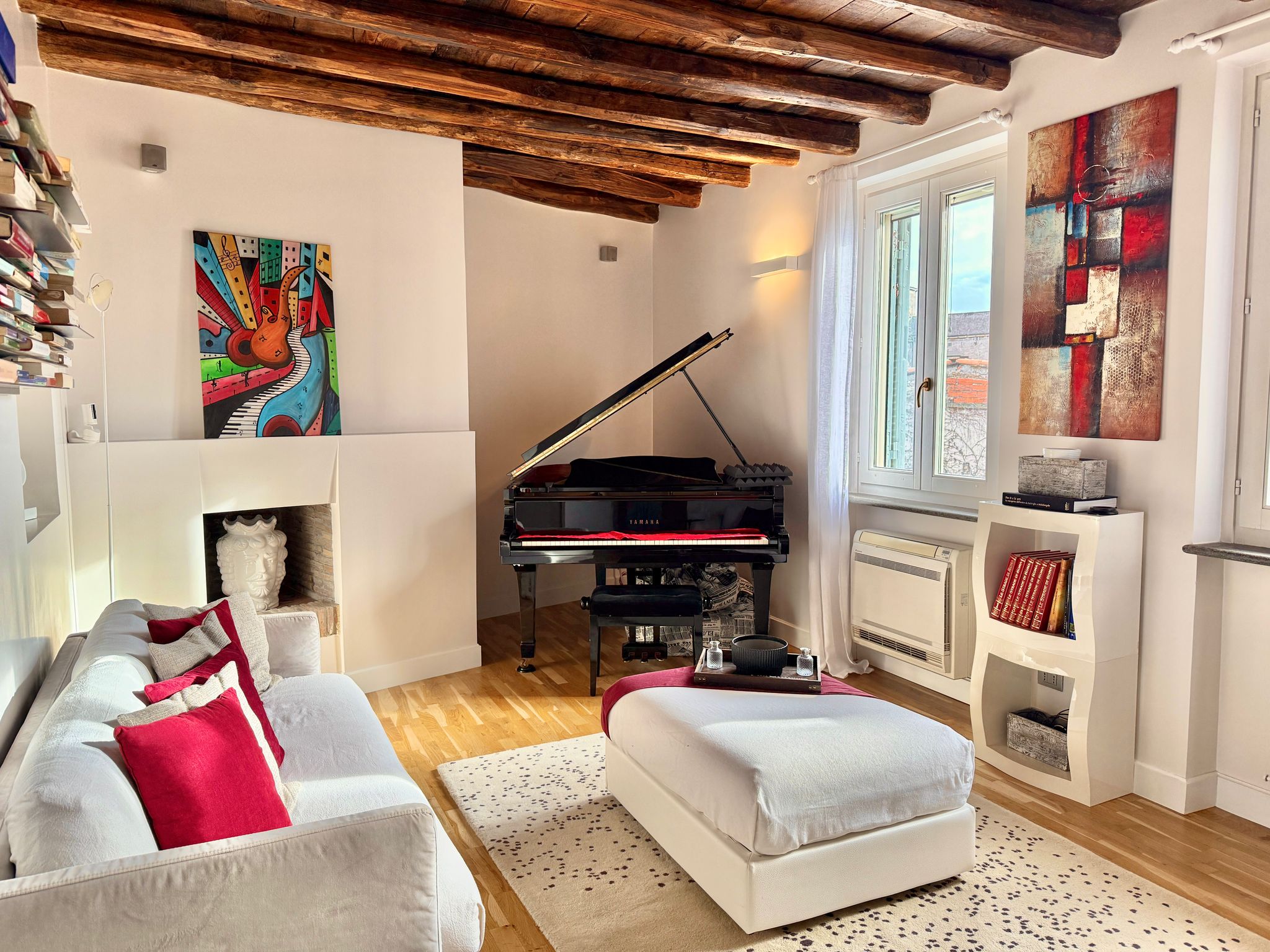 Casa Pantheon Navona: Elegant 2-Bedroom Apartment Rental with Air-Con in Navona Rome