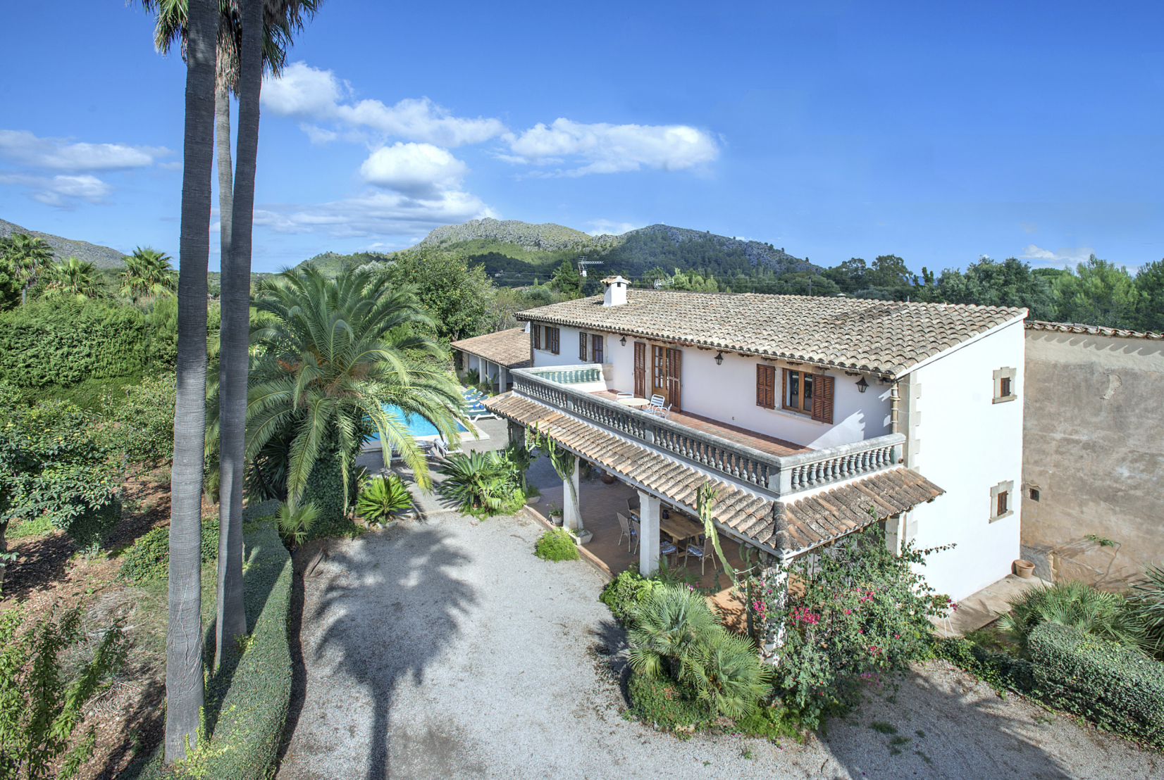Casa Pi de Formentor Pollença: Charming 3-Bedroom Apartment with Pool and Countryside Views, Pollença