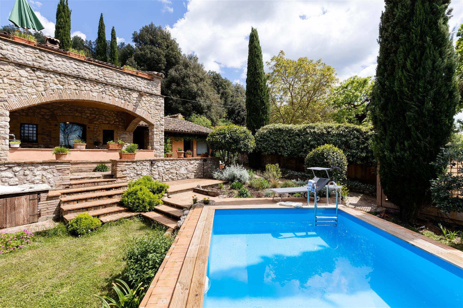 Casa Poggi Todi: Spacious 4-Bedroom Apartment with Pool and Air-Con, Todi Umbria
