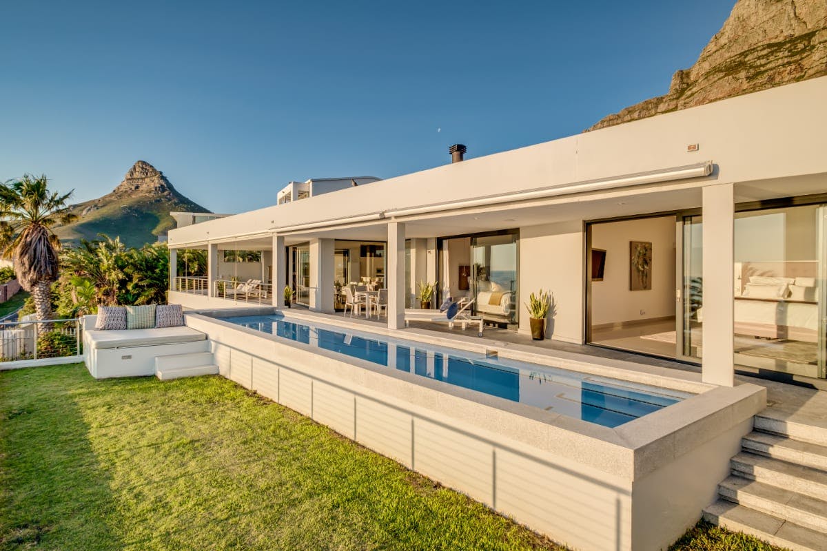 Villa Safira Bakoven Camps Bay: Luxury 5-Bedroom Apartment with Sea Views and Pool, Camps Bay