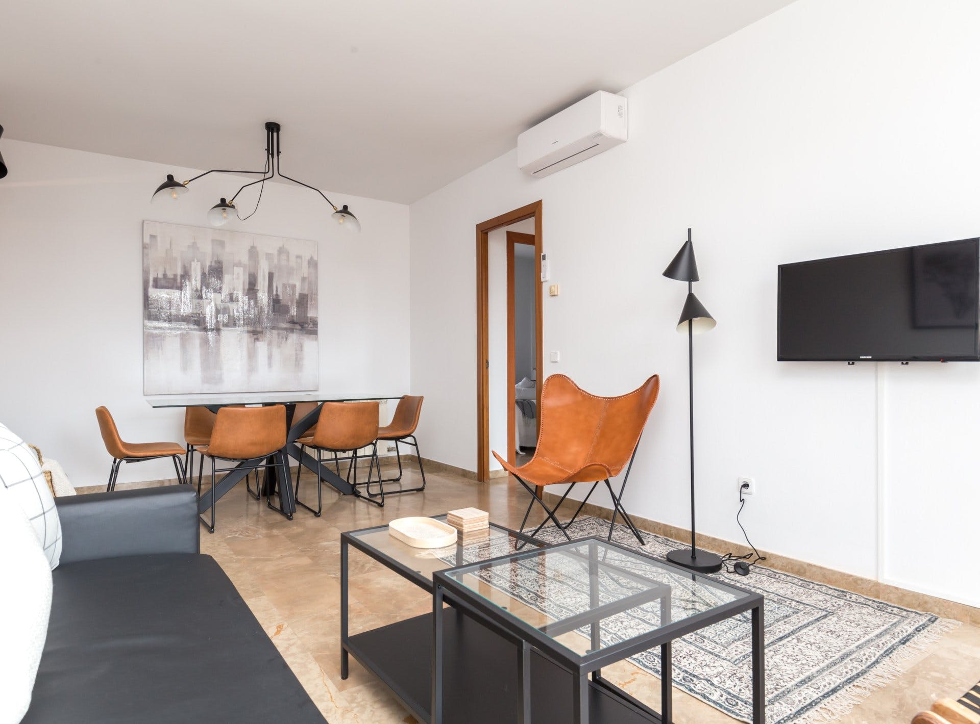 Casa Provença Eixample: Charming 3-Bedroom Apartment with Seaview and Air-Con in Eixample, Barcelona