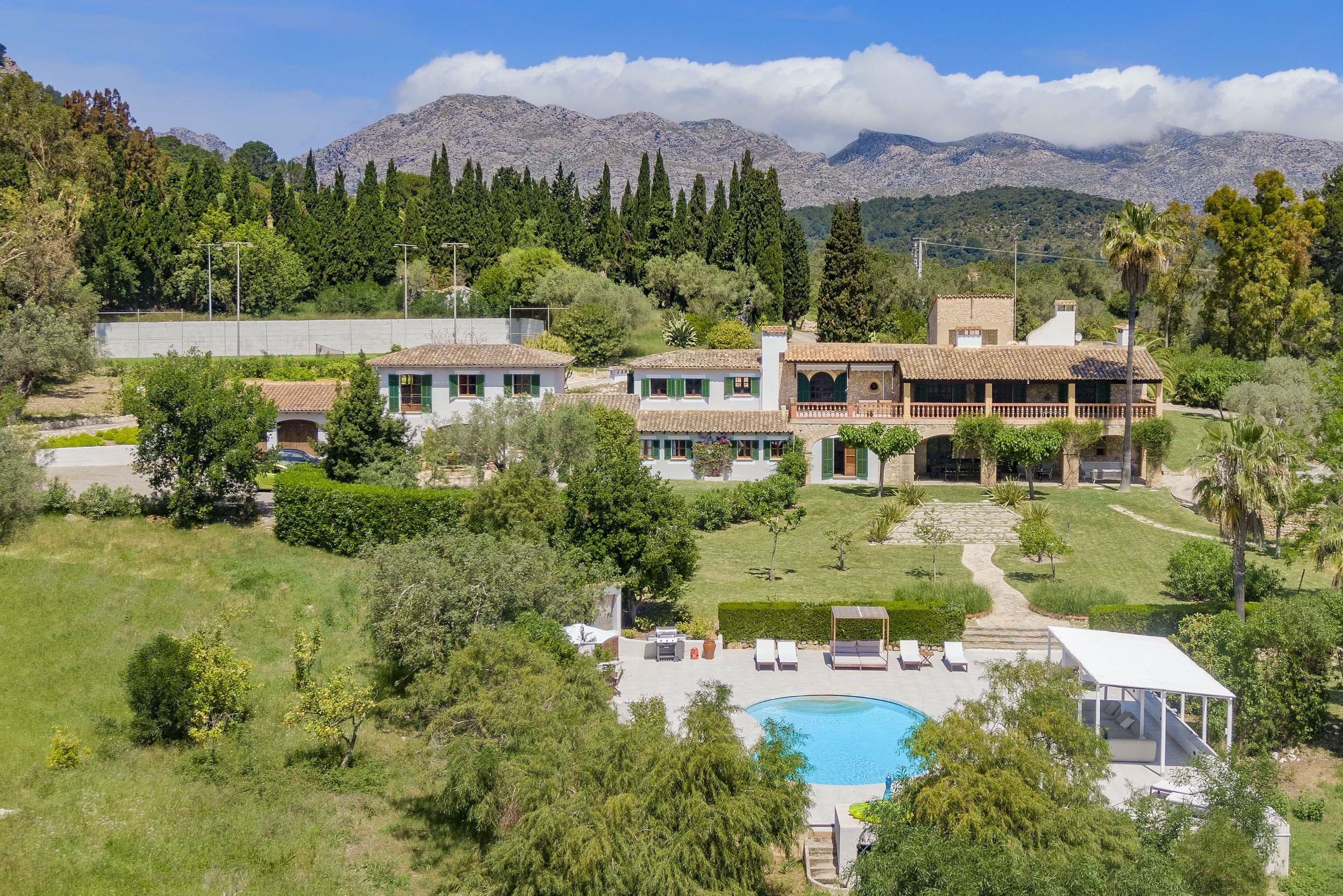 Villa Esmeralda Llenaire Pollença-725445: Spacious 6-Bedroom Apartment with Pool and Tennis Court, Pollença