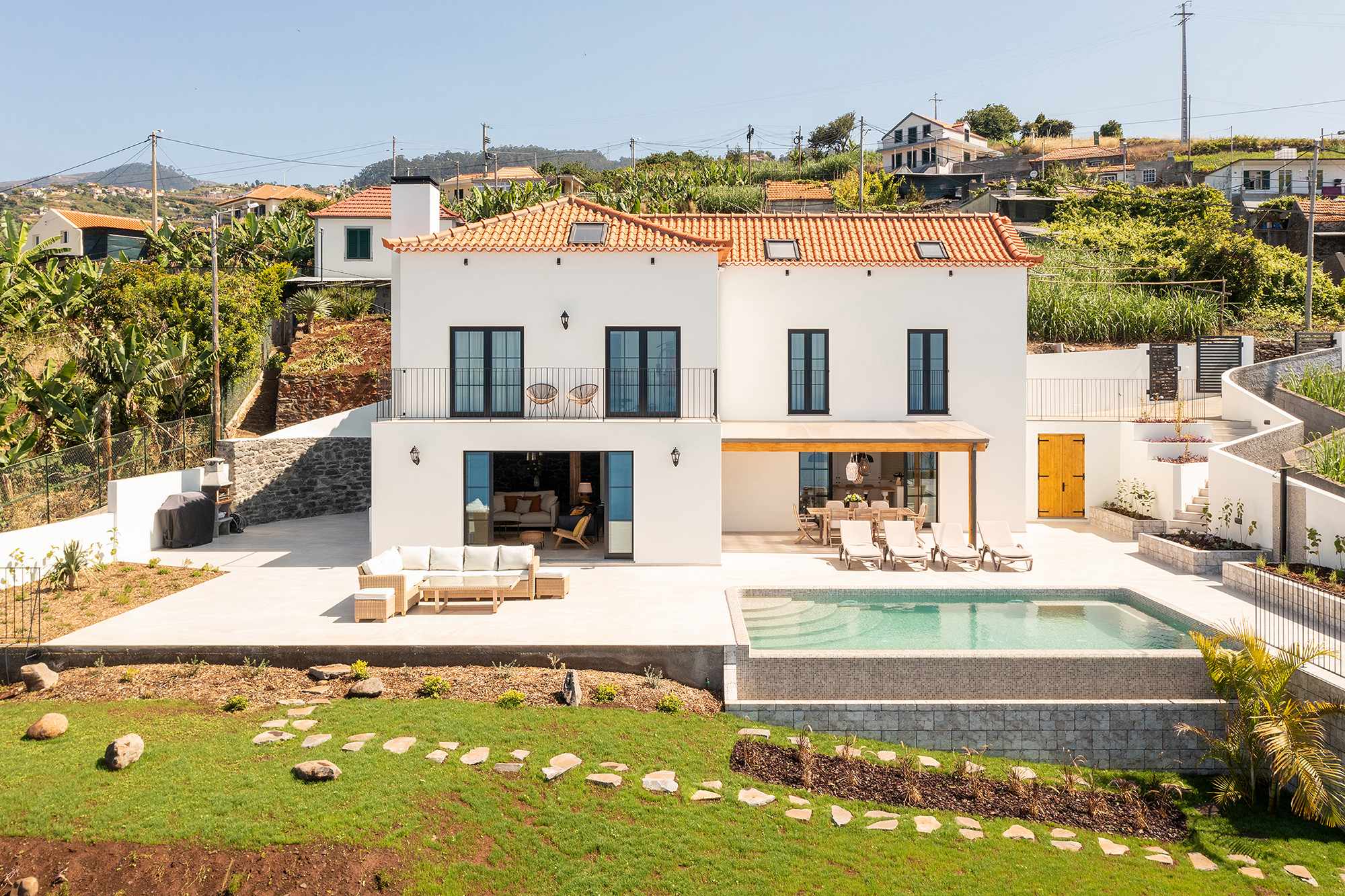 Casa Ribeira Brava: Luxury 5-Bedroom Apartment with Sea Views and Pool, Ribeira Brava