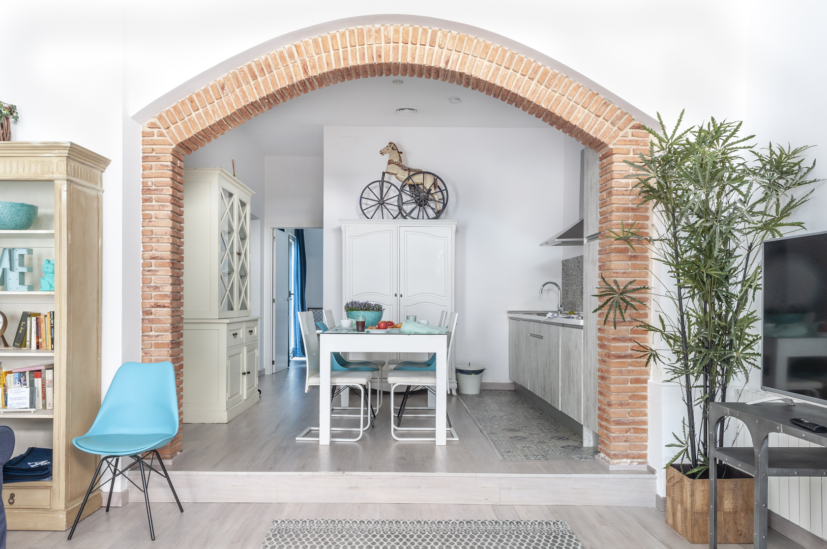 Casa Rosaleda Atocha: Spacious 3-Bedroom Apartment Rental with Air-Con in Atocha Madrid