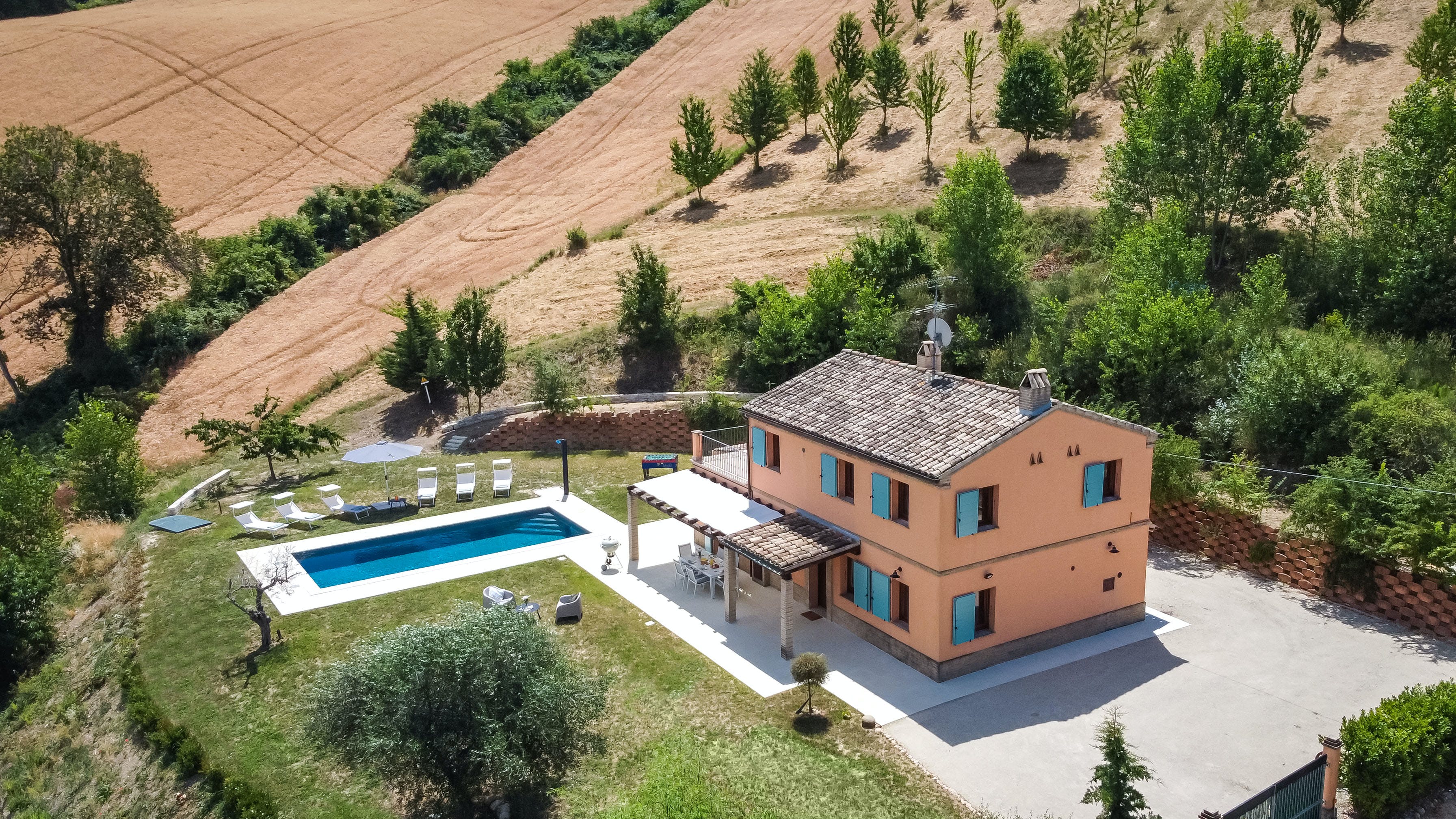 Casa Rosmarino Carassai: Charming 3-Bedroom Apartment Rental with Pool and Seaviews, Marche