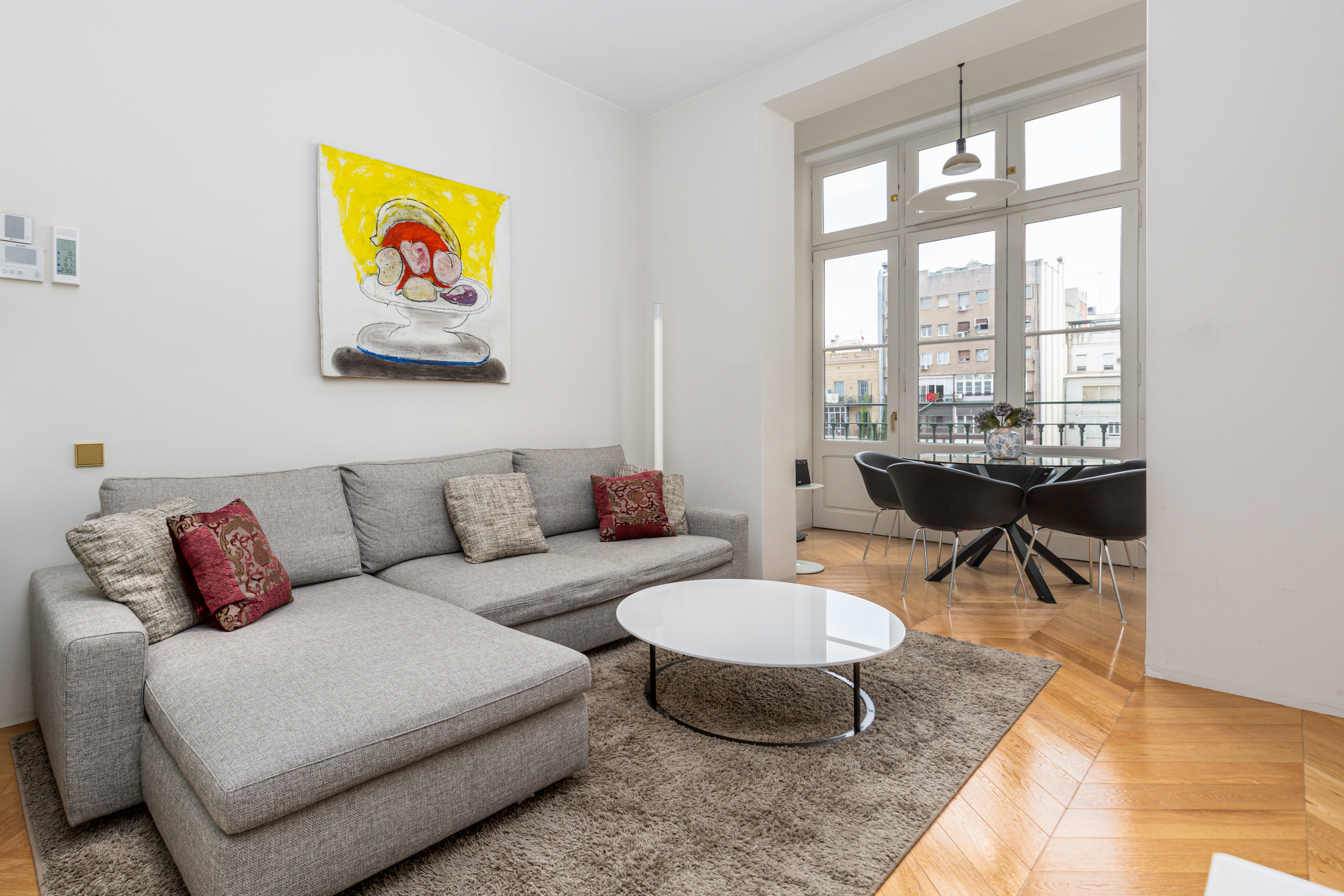 Casa Rosselló Eixample: Stylish 2-Bedroom Apartment Rental with Air Conditioning in Eixample Barcelona