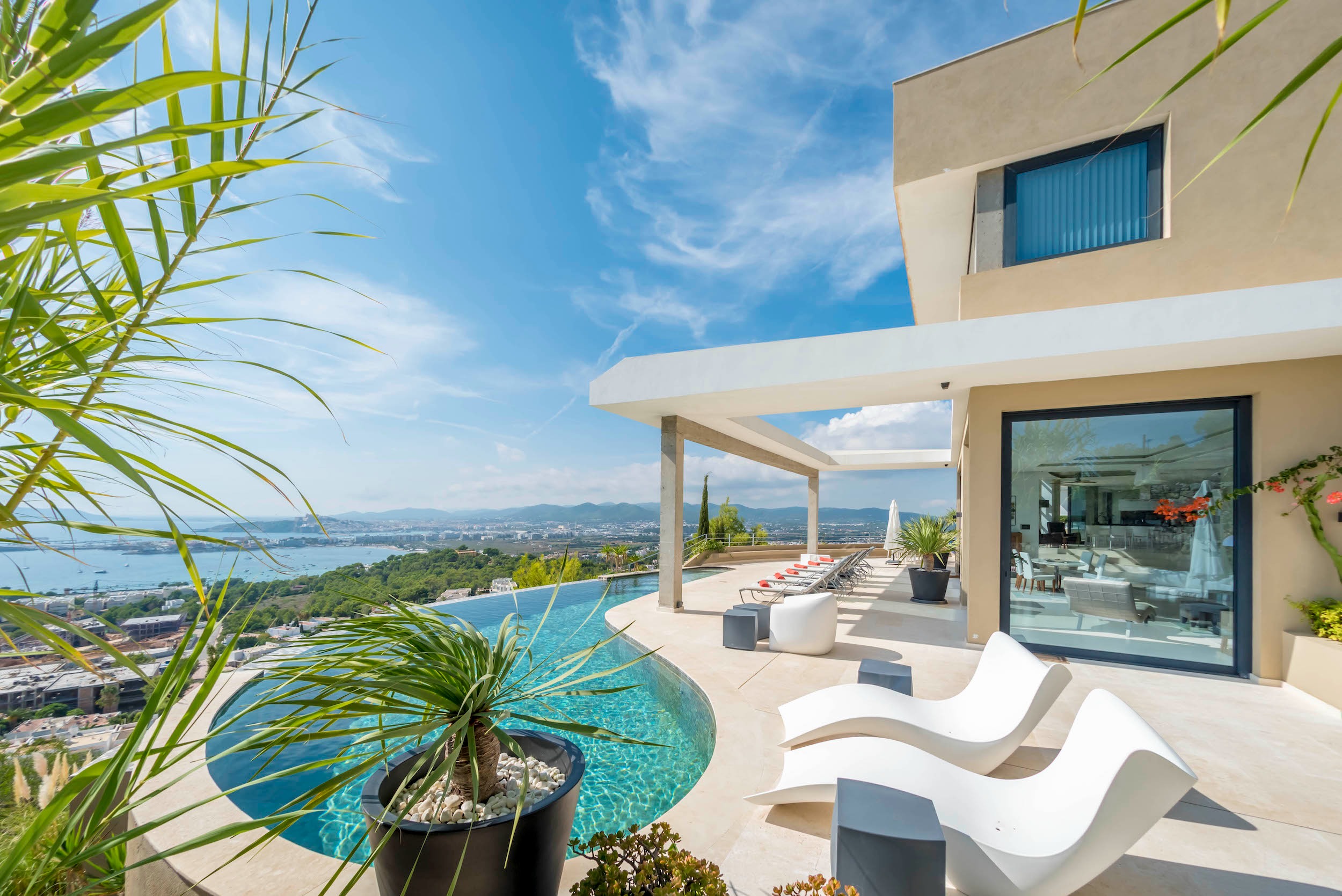 Casa Sa Talaia Talamanca: Luxury 4-Bedroom Apartment with Infinity Pool, Talamanca, Ibiza