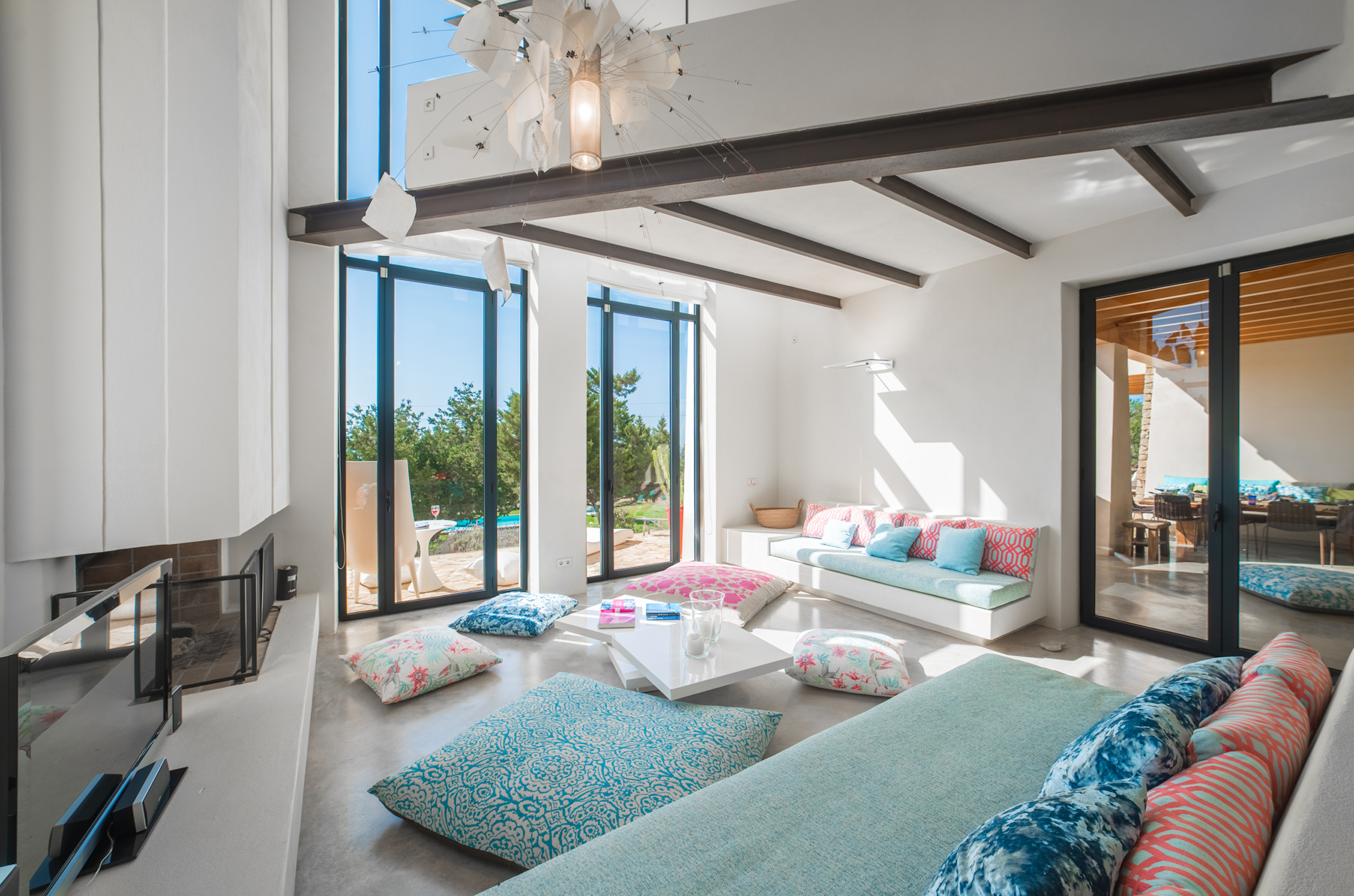 Villa Llevant Cala Codolar Es Cubells: Luxury 3-Bedroom Apartment with Pool and Sea Views, Es Cubells