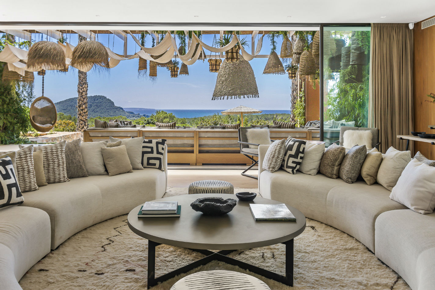 Villa Alborada Cala Llentrisca Es Cubells: Spacious 8-Bedroom Luxury Apartment with Infinity Pool, Es Cubells