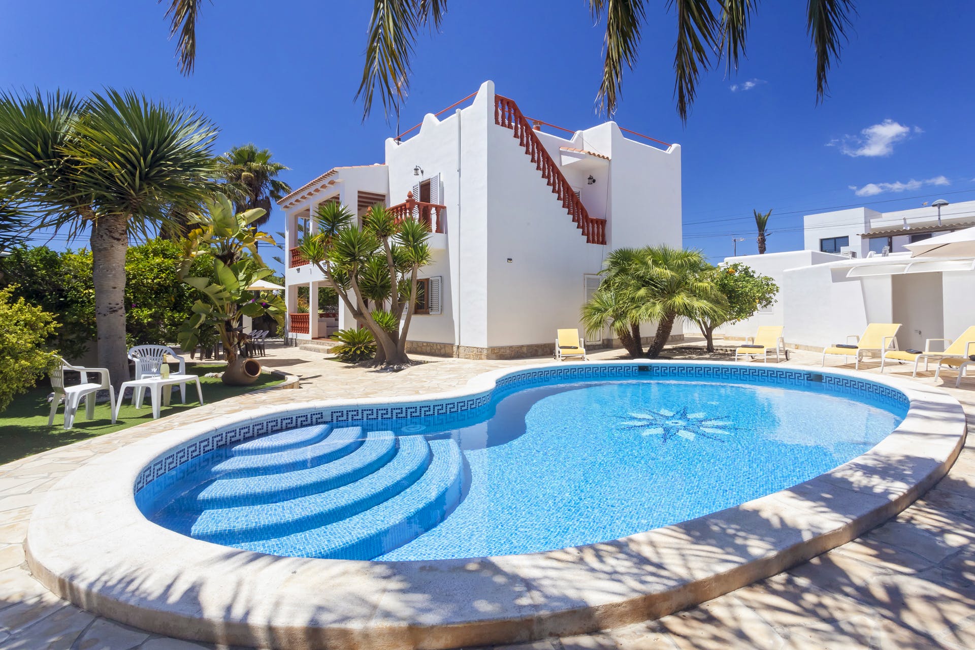 Villa Llevant Es Soto Ibiza Town: Spacious 6-Bedroom Apartment with Sea Views and Pool, Ibiza Town