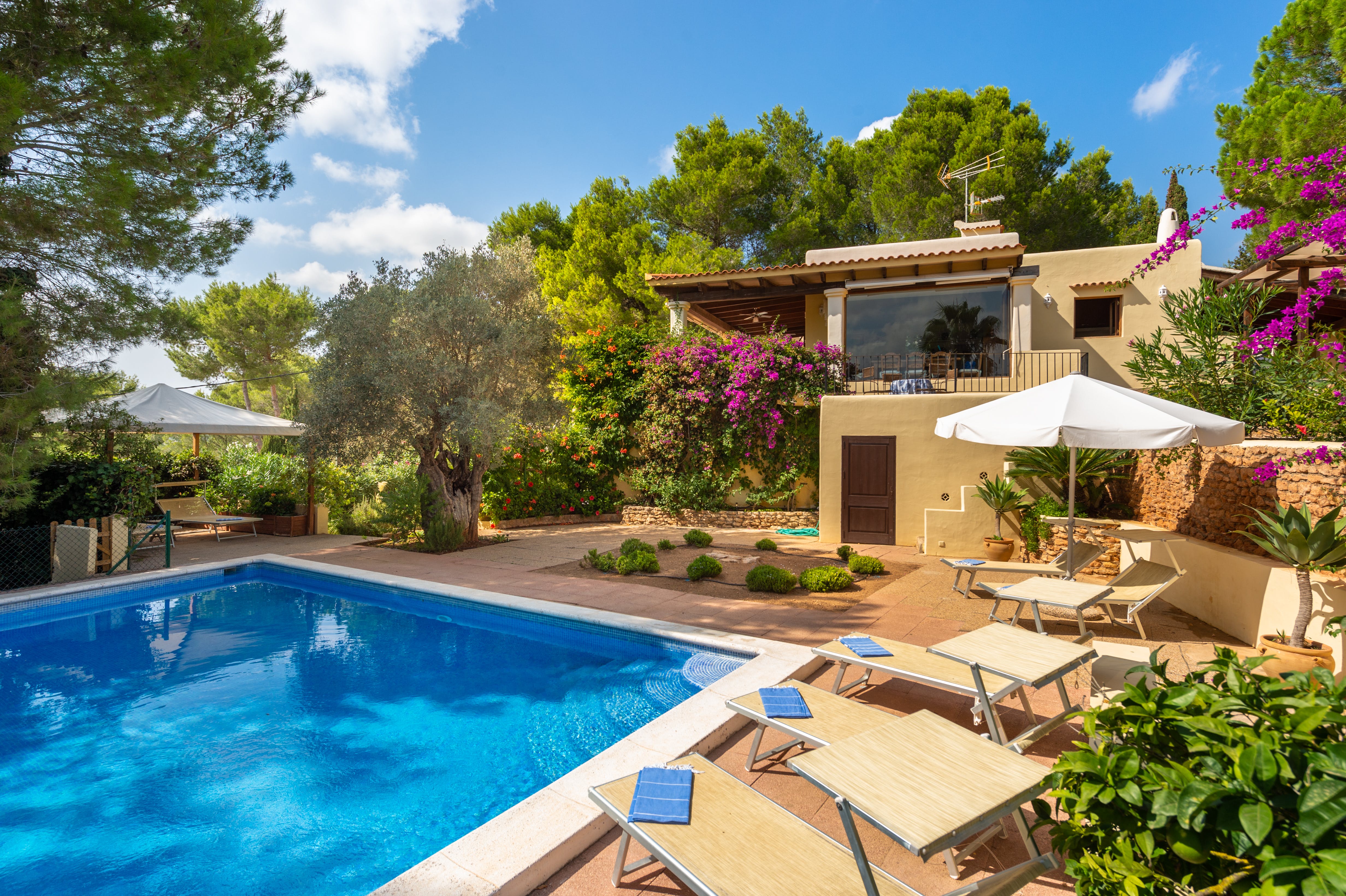 Villa Esmeralda Cala Codolar Saint Antoni de Portmany: Spacious 6-Bedroom Apartment with Pool and Sea Views, Ibiza