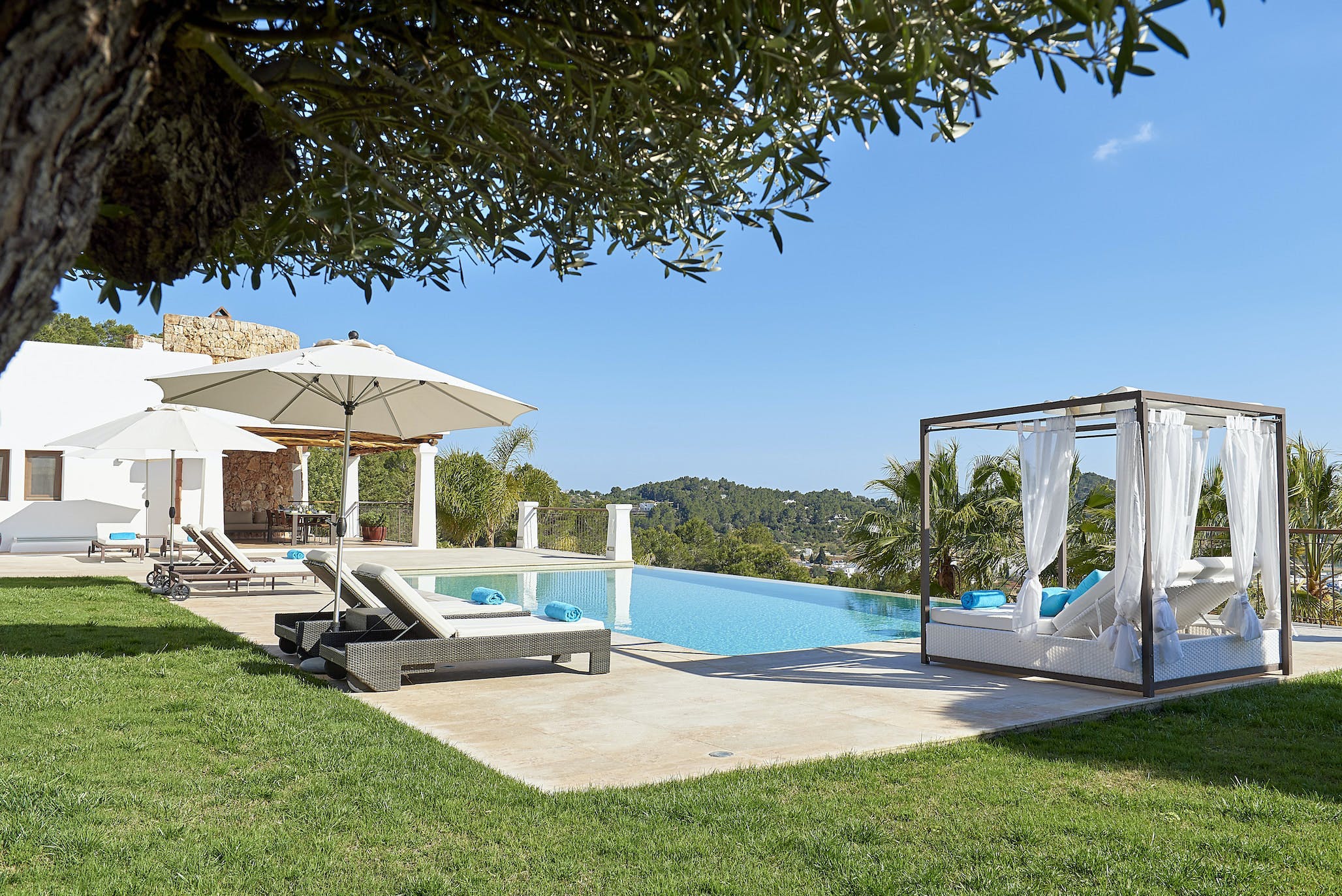 Villa Llevant Puig de Missa Santa Eulària des Riu: Elegant 4-Bedroom Apartment with Sea Views and Hot Tub, Ibiza