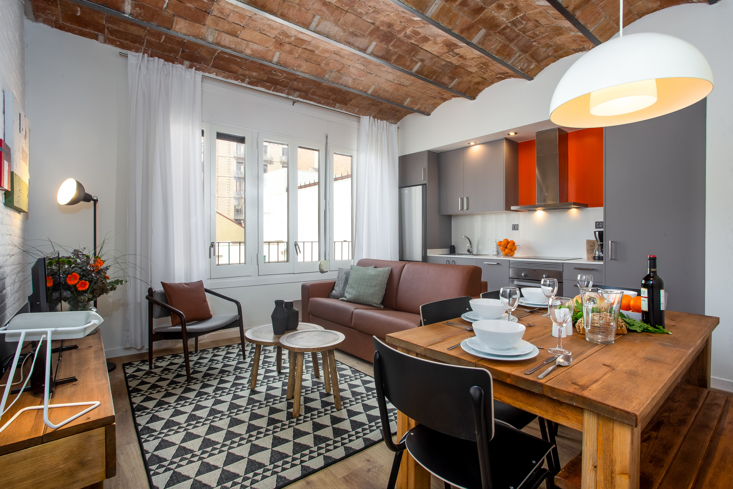 Casa Sagristà Barcelona: Charming 3-Bedroom Apartment Rental with Air-Con in Gothic Quarter Barcelona