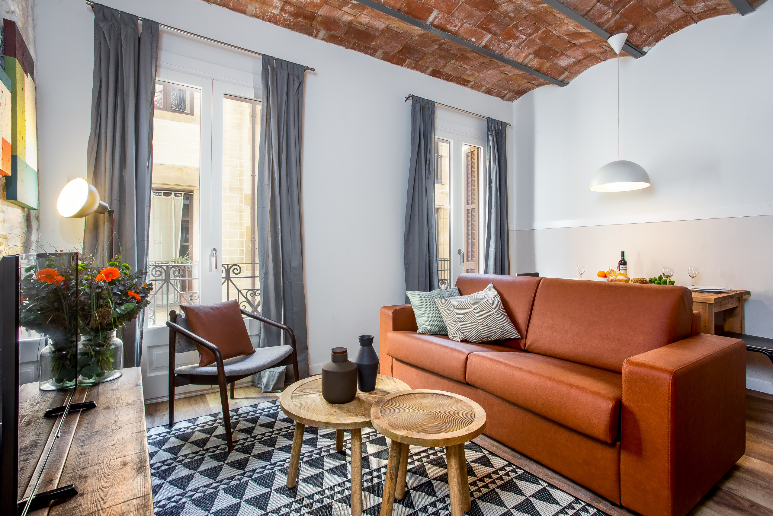 Casa Sagristans Barcelona: Stylish 2-Bedroom Apartment Rental with Air Conditioning, Gothic Quarter Barcelona