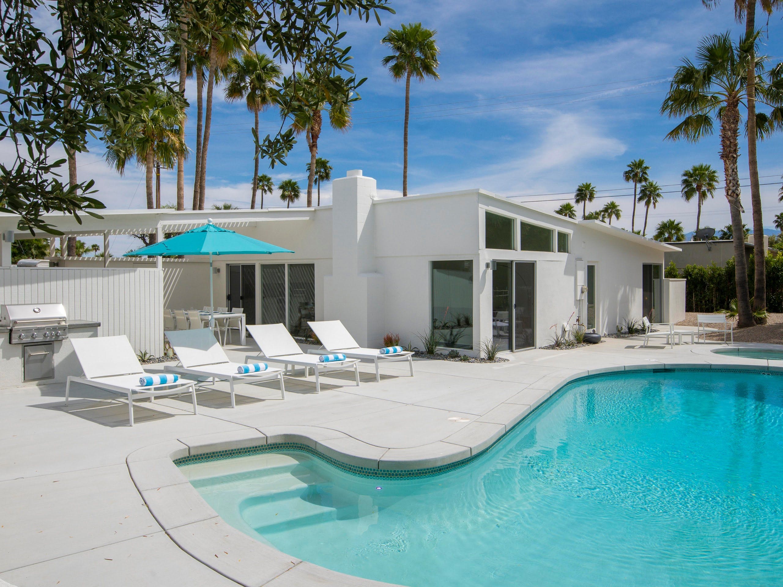 Villa Lysias Cahuilla Cathedral City: Luxury 3-Bedroom Villa with Private Pool and Hot Tub, Palm Springs