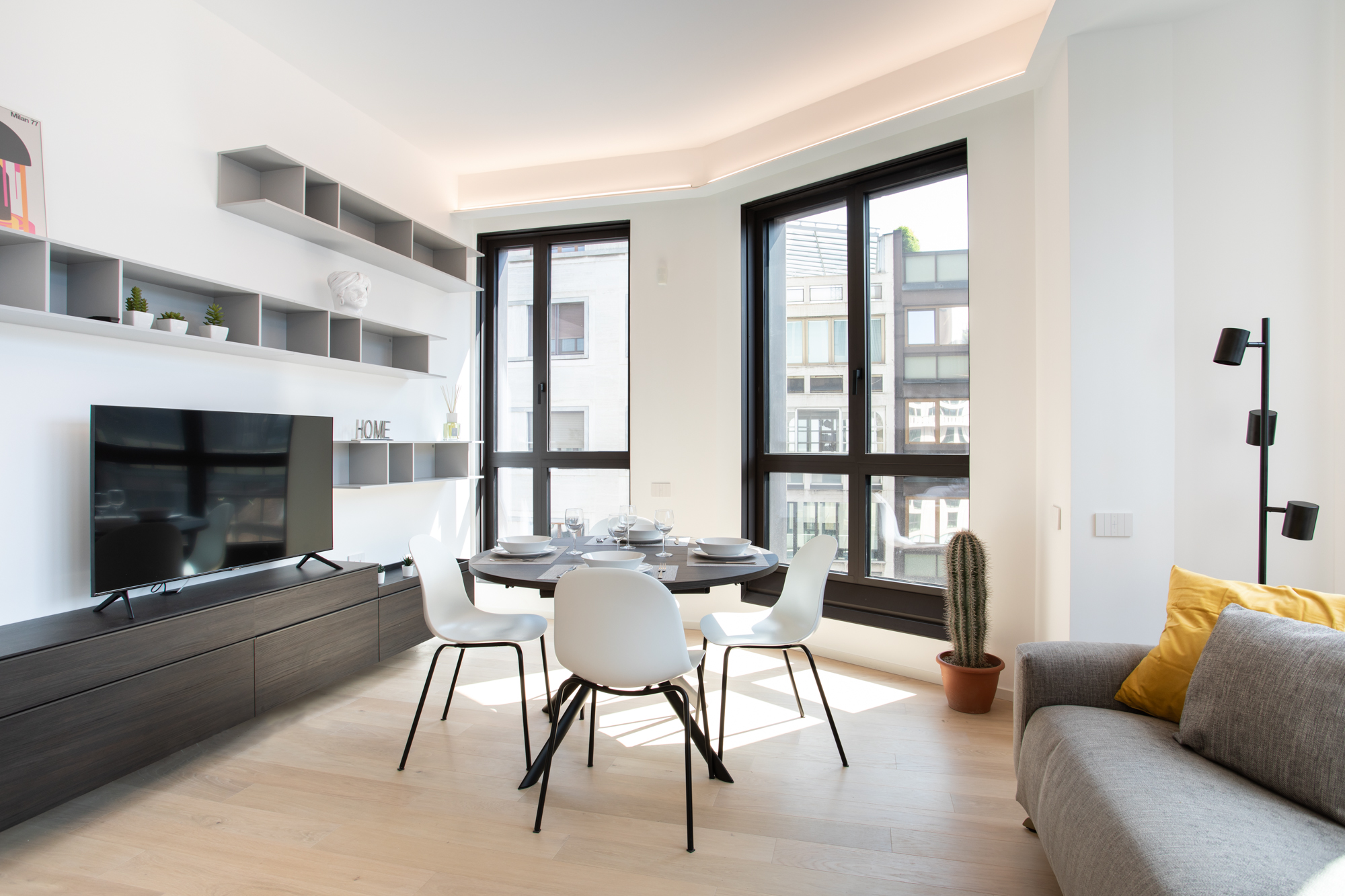 Casa Sanbabilo Milano: Stylish 2-Bedroom Apartment Rental with Rooftop Terrace, San Babila Milan