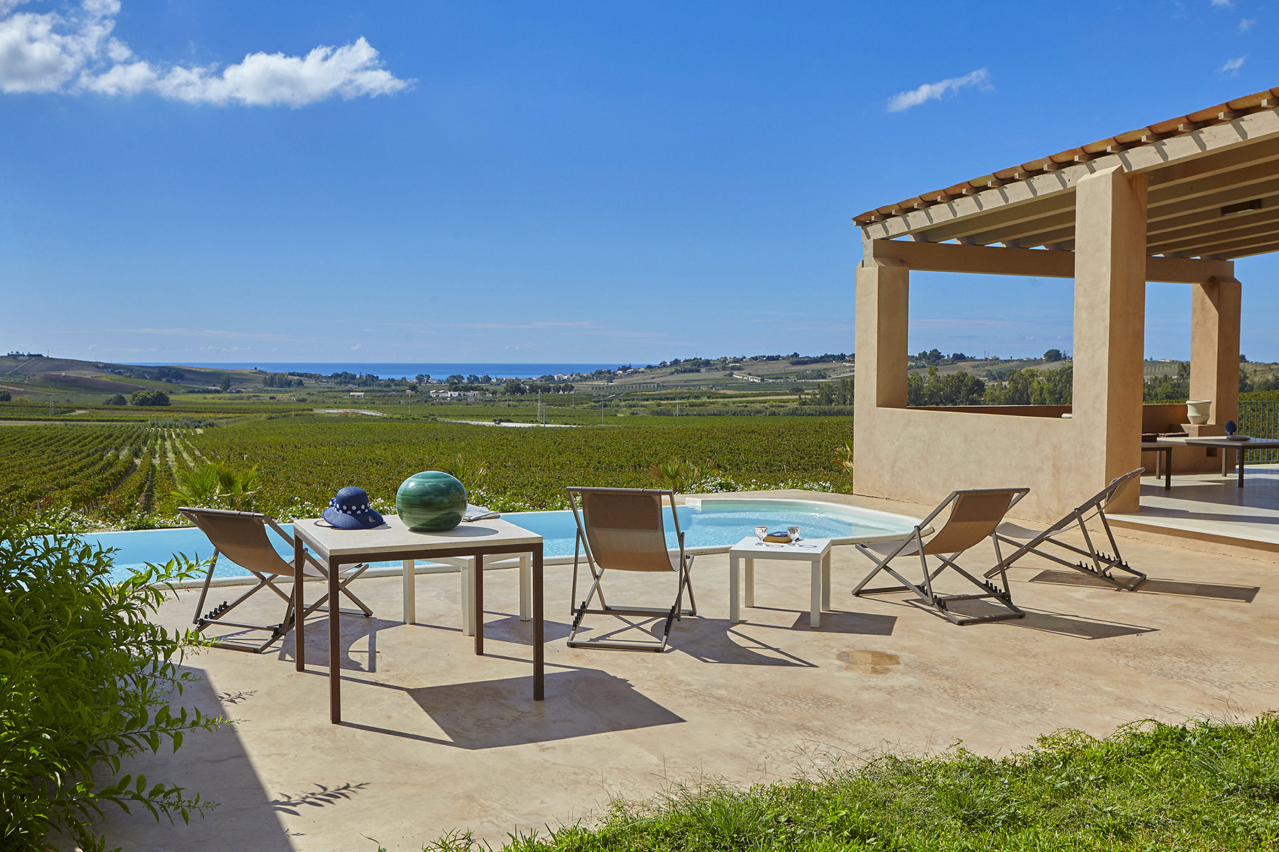 Villa Ambrato Mazara Sicily: Elegant 4-Bedroom Apartment with Infinity Pool, Sicily