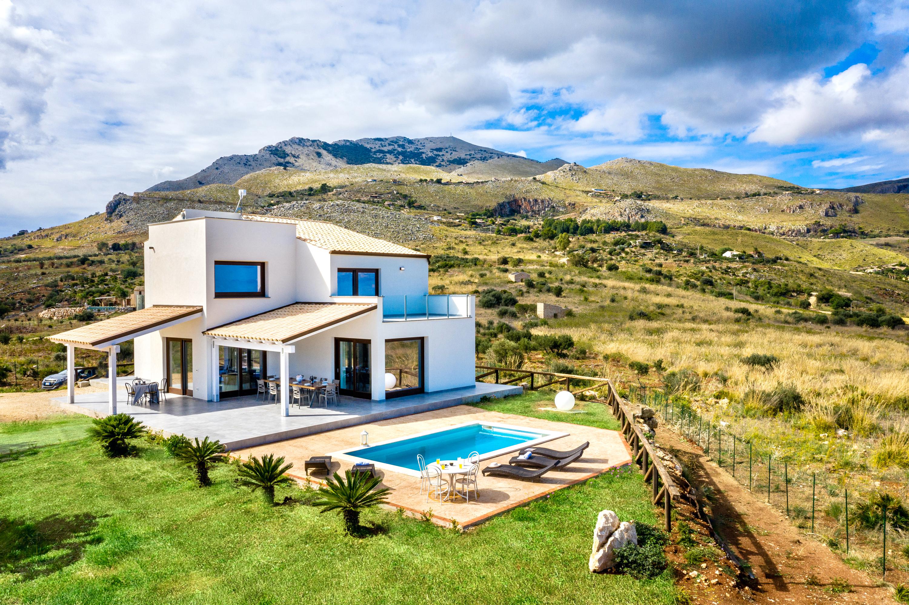 Villa Amaranto Marausa Trapani: 4-Bedroom Luxury Apartment with Swimming Pool and Seaview, Sicily