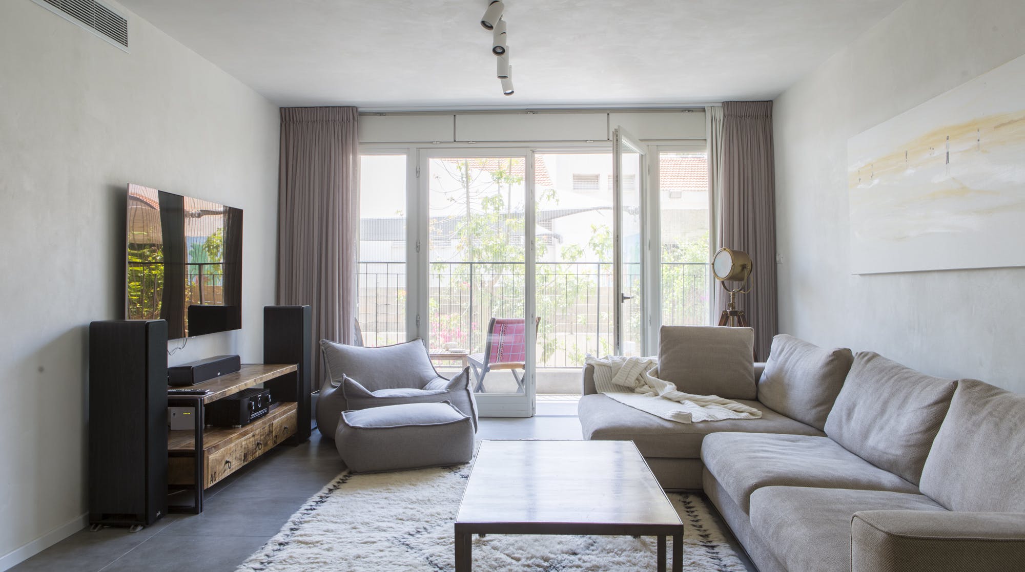 Villa Boreas Yarkon Neve Tzedek: Chic 1-Bedroom Apartment with Sea Views in Neve Tzedek, Tel Aviv