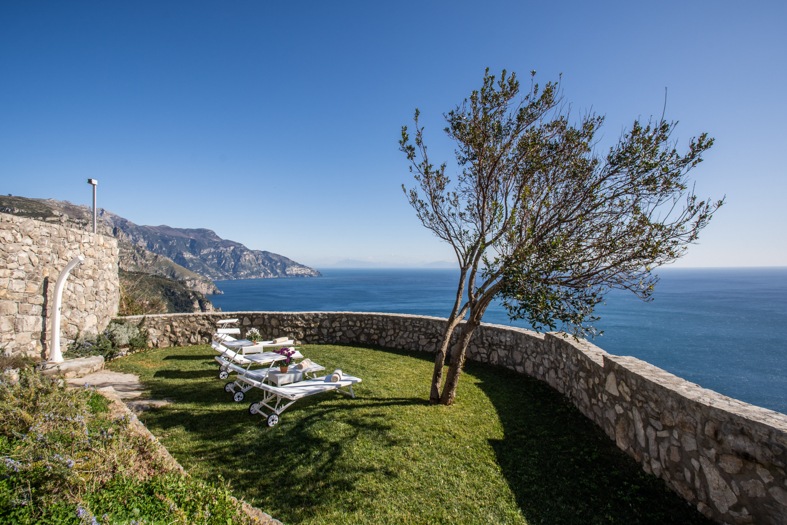 Villa Levante Punta Sorrento: Stylish 3-Bedroom Apartment with Sea Views and Pool, Sorrento