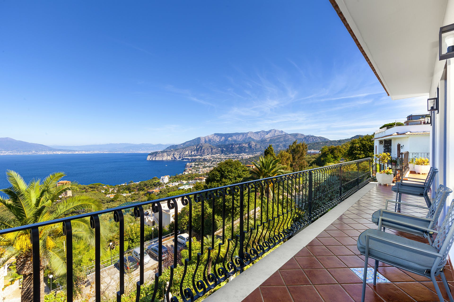 Villa Alba Vallone Sorrento: Spacious 5-Bedroom Apartment with Private Pool and Sea Views, Sorrento