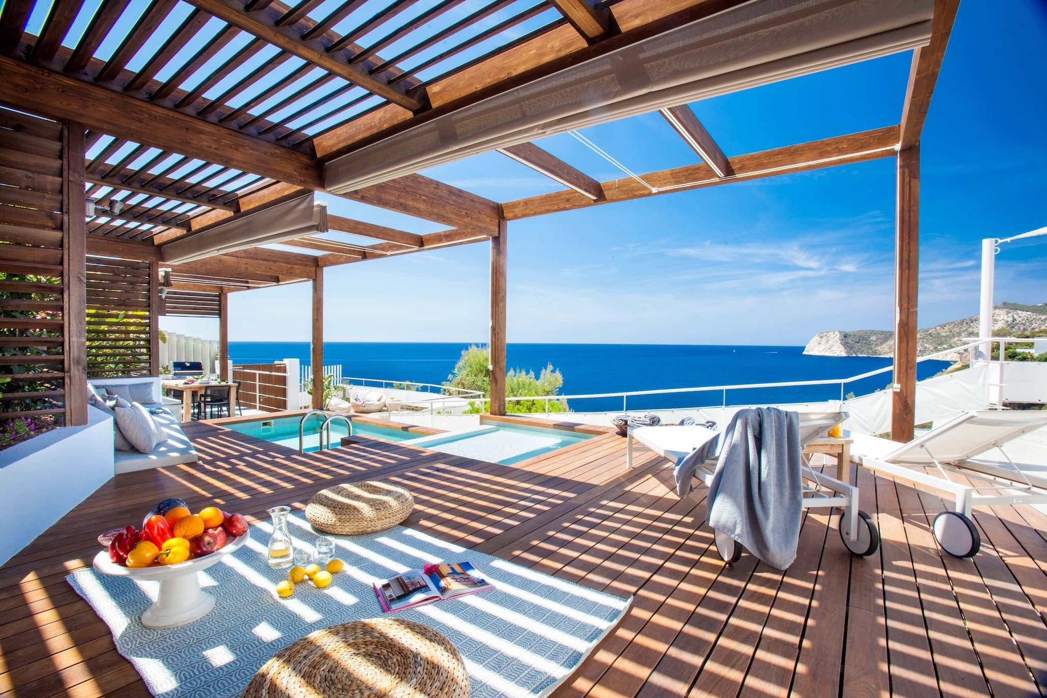 Villa Ponent Cala Codolar Es Cubells: 5-Bedroom Luxury Apartment with Seaviews and Pool, Es Cubells
