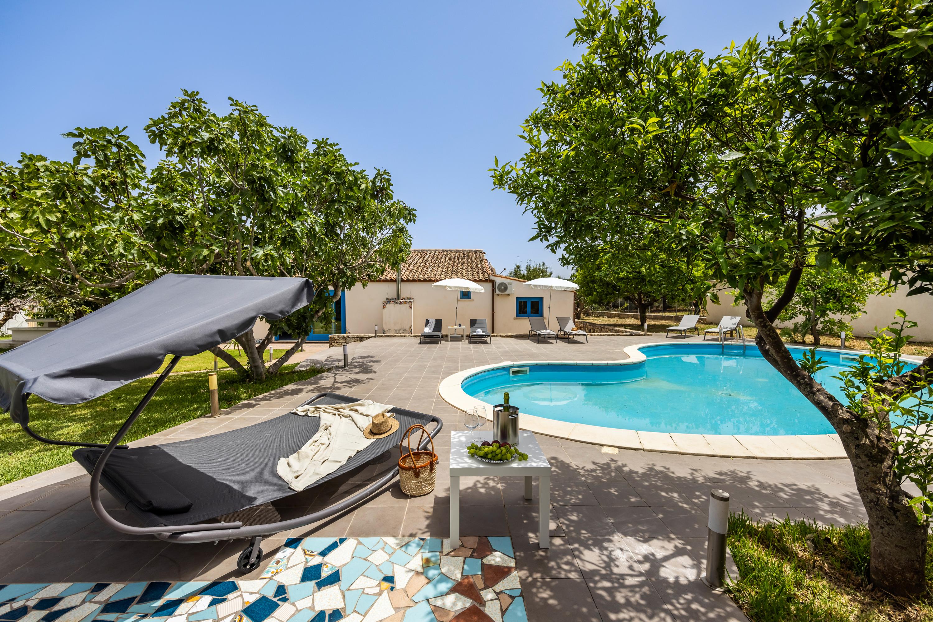 Villa Meridiana Marausa Trapani: Luxury 4-Bedroom Apartment with Pool and Seaview, Trapani