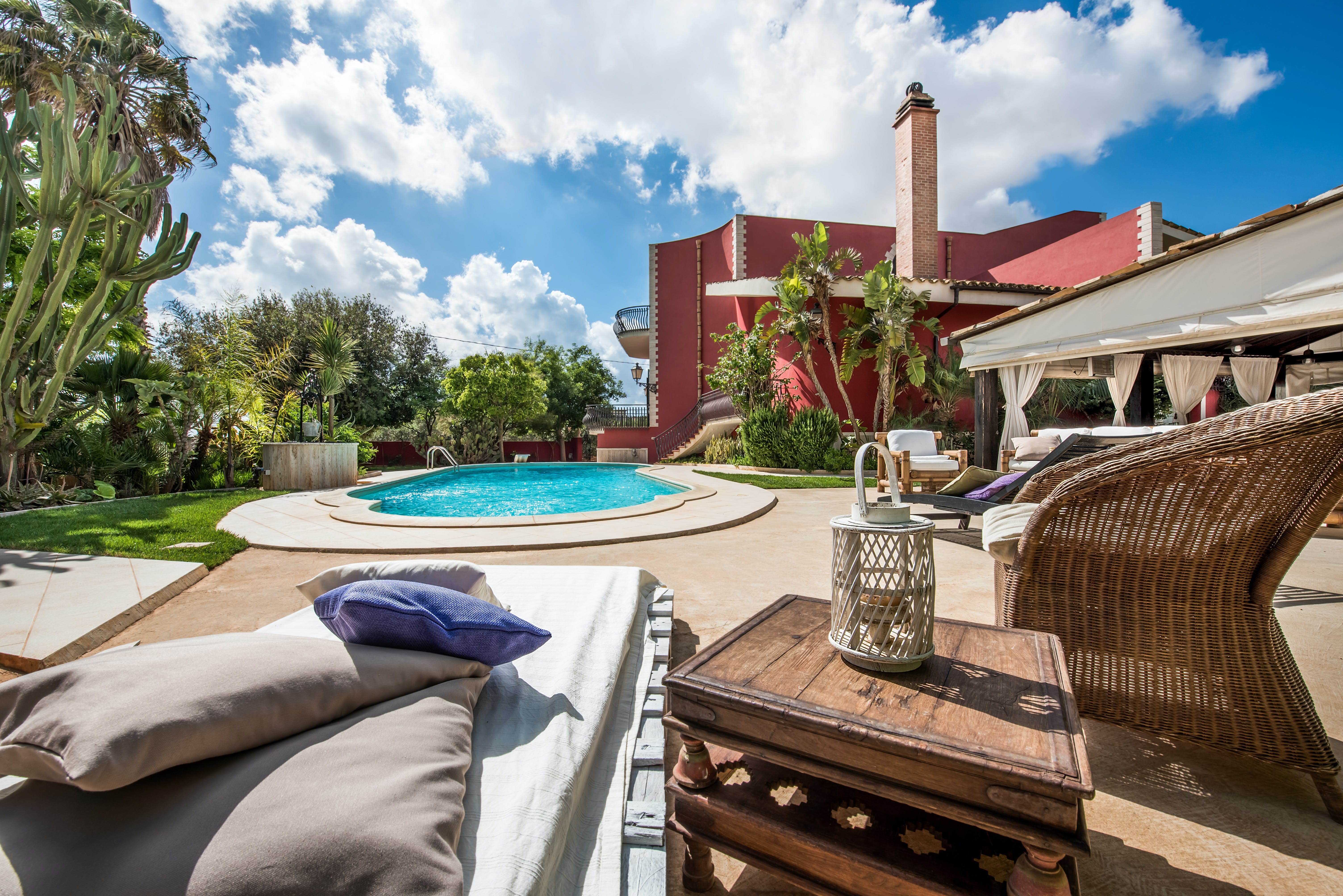 Villa Ambrato Nubia Trapani: Luxury 4-Bedroom Apartment with Seaview and Pool, Trapani