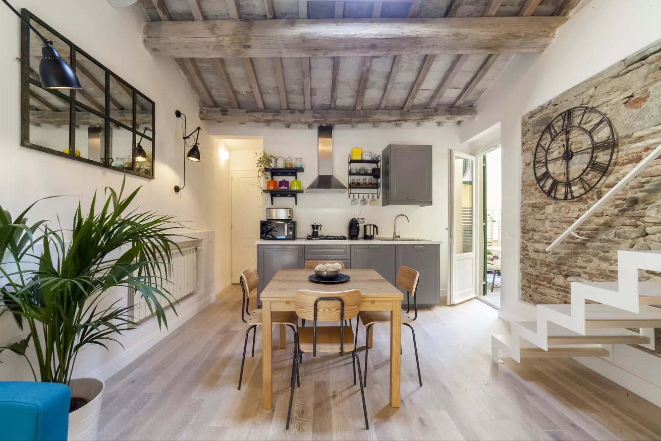 Casa Spedale Novella: Charming 3-Bedroom Apartment with Air Conditioning in Santa Maria Novella, Florence